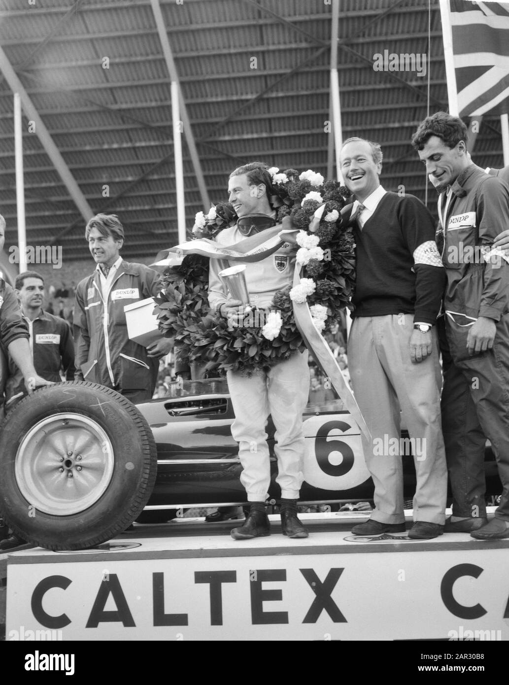 Jim Clark a remporté le Grand Prix des Pays-Bas en 1963. Jim Clark Date : 23 Juin 1963 Mots Clés : Gagnants, Cups Nom Personnel : Grand Prix Des Pays-Bas, Jim Clark Banque D'Images