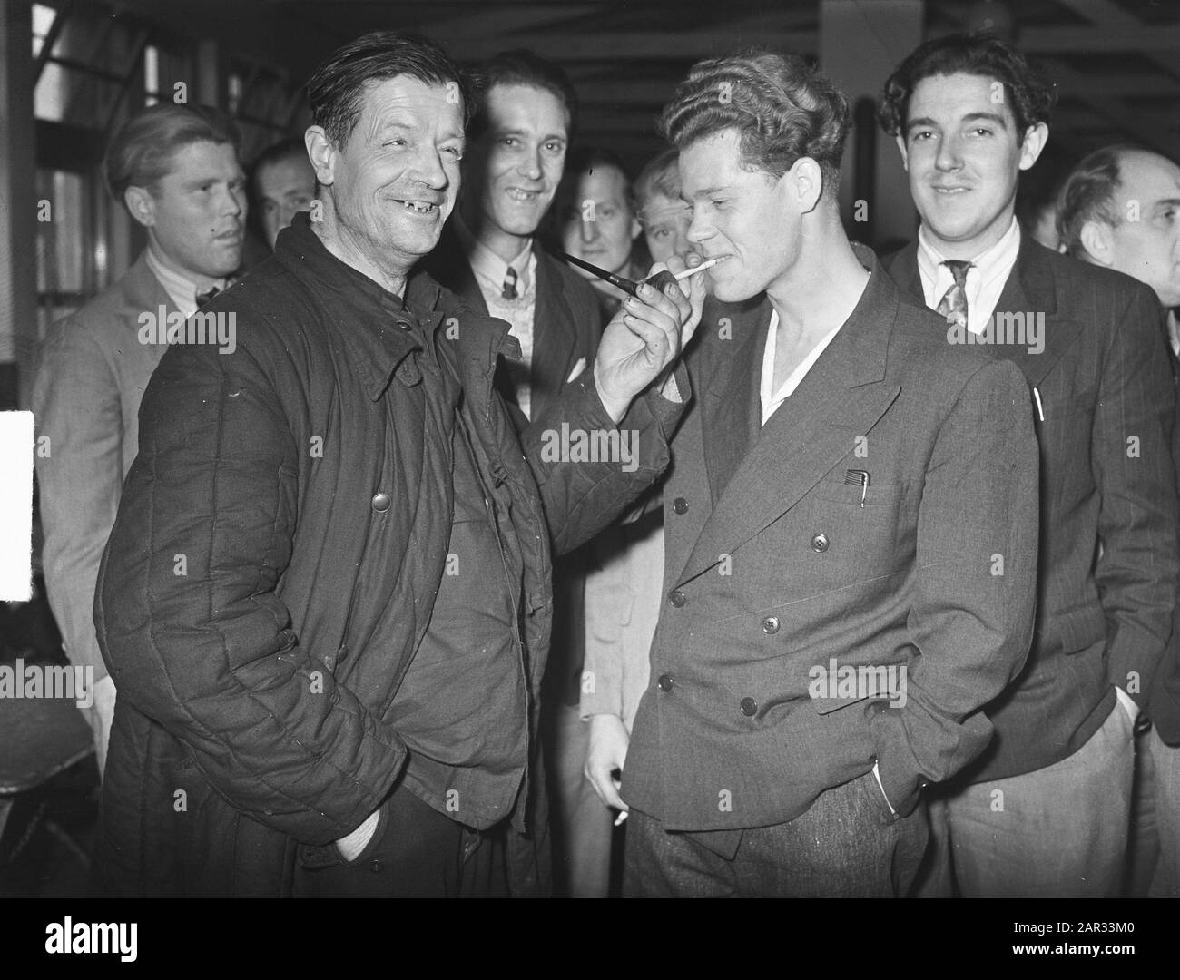 Prisonniers de guerre néerlandais de retour de Russie à Amersfoort Annotation: Personnes impliquées qui avaient été dans le service militaire allemand Date: 11 novembre 1950 lieu: Amersfoort mots clés: Prisonniers de guerre, rapatriement Banque D'Images