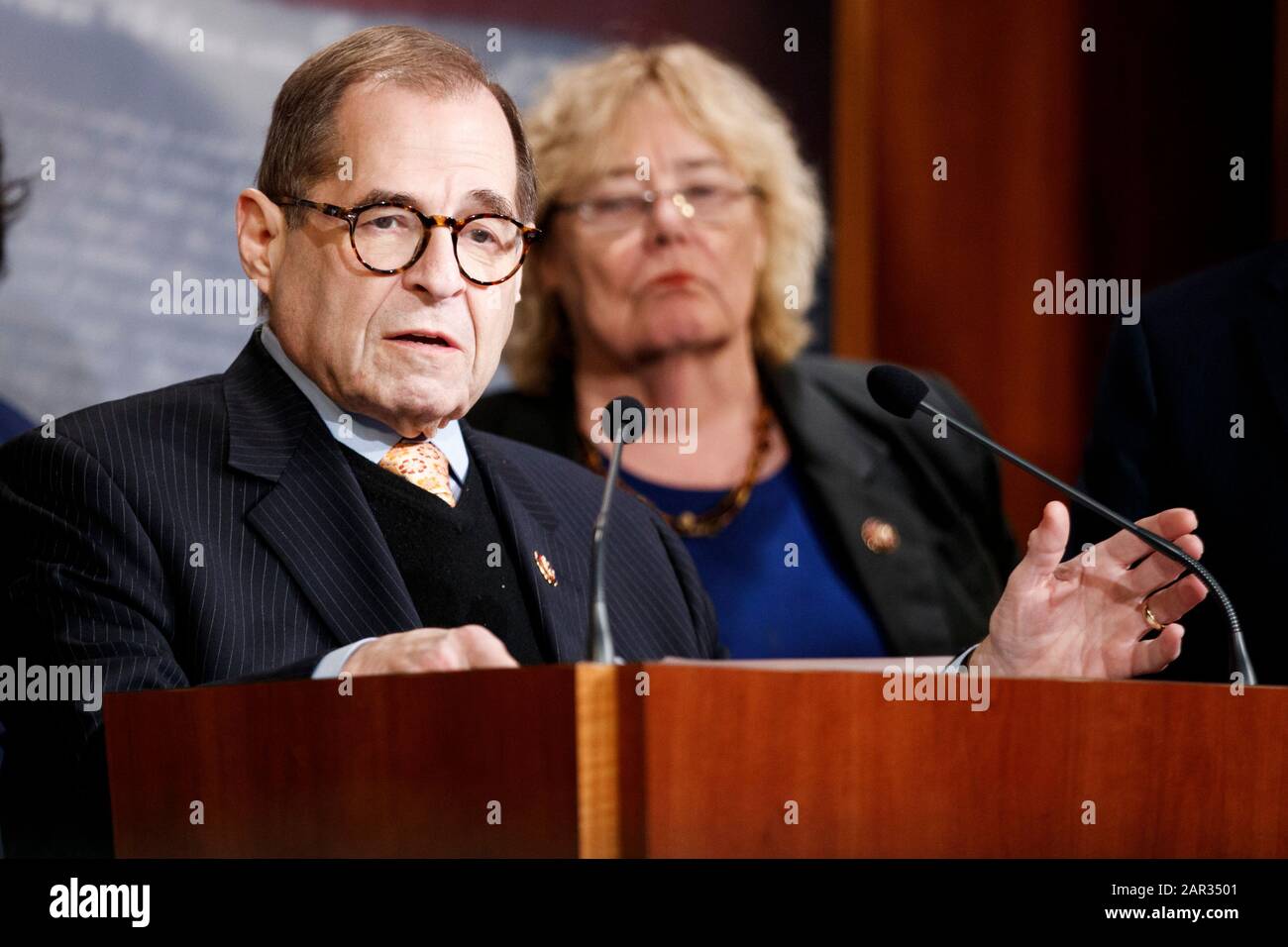 Washington, États-Unis. 25 janvier 2020. Le président du Comité judiciaire de la Chambre des États-Unis, Jerry Nadler, s'exprime lors d'une conférence de presse lors du procès d'destitution du Sénat sur Capitol Hill à Washington, DC, aux États-Unis, le 25 janvier 2020. L'équipe juridique du président américain Donald Trump a commencé samedi à présenter des arguments d'ouverture à la défense du président dans le cadre du procès en cours de destitution au Sénat, après que les directeurs de la Chambre des communes, un groupe de sept Démocrates de la Chambre des communes agissent comme procureurs, a plaidé pour la condamnation et le renvoi du président au cours des trois derniers jours. Crédit: Ting Shen/Xinhua/Alay Live News Banque D'Images