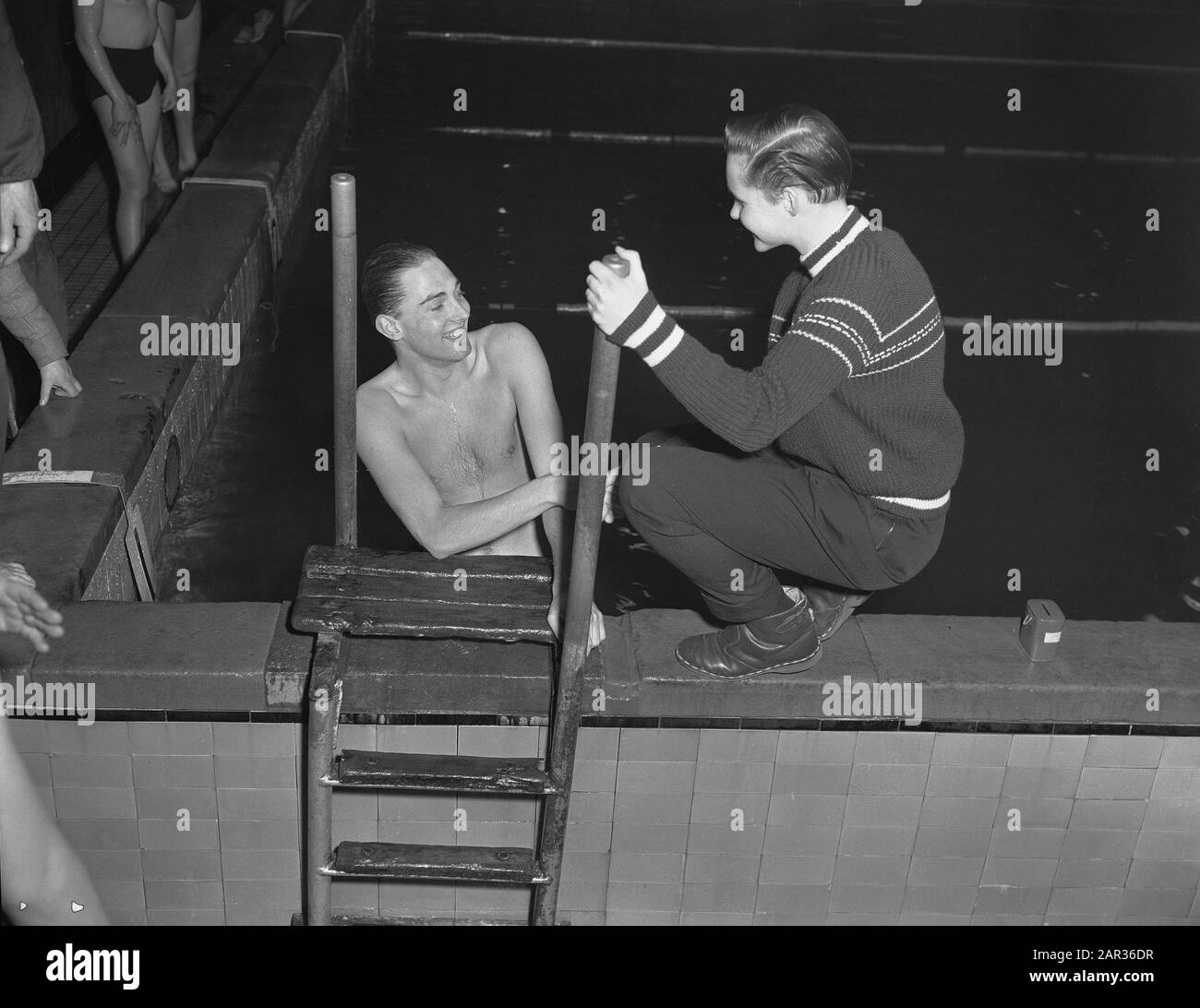 Record néerlandais 100 mètres de dos par Piet Swyghuize Date: 3 mars 1956 mots clés: Natation Banque D'Images