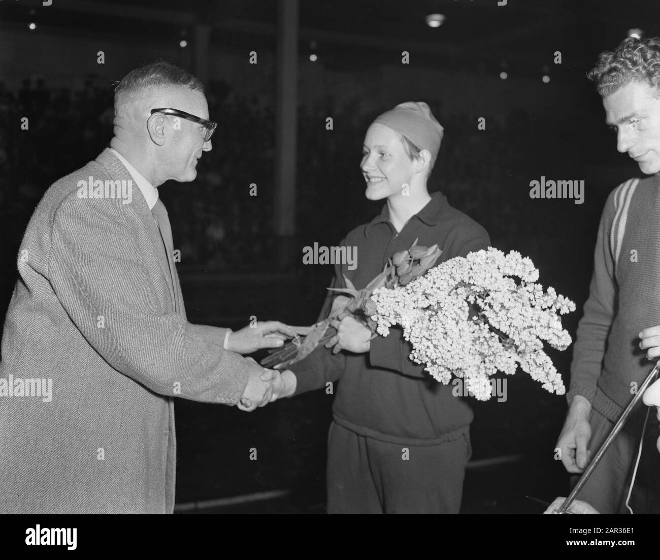 Nouveau record du monde 100 mètres libre de La Cocarde Gastelaars Date: 3 mars 1956 mots clés: Records du monde, nom De La personne de natation: Gastelaars, Cocary Banque D'Images