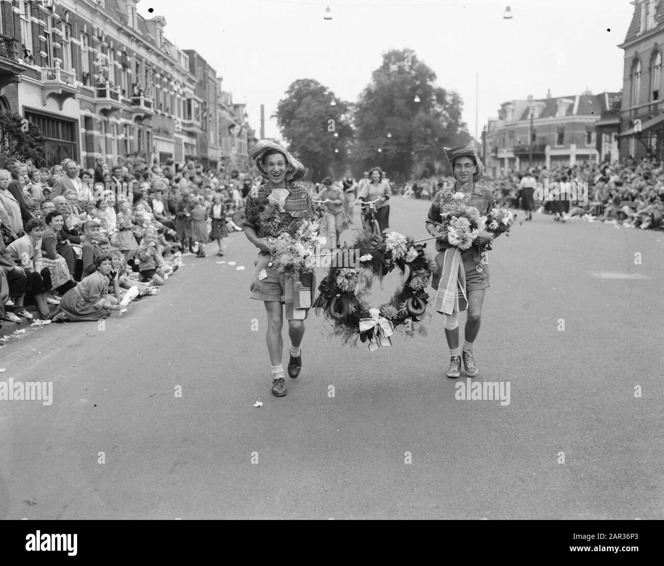 Jour dernier quatre jours Nimègue, coureurs d'arrivée Date : 29 juillet 1955 lieu : Nimègue mots clés : arrivée, VIEDAY Banque D'Images