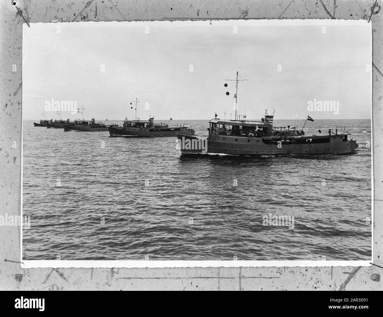 Royal Navy en Extrême-Orient. Une flottille minesweeper en action à une base navale dans les Antilles néerlandaises de l'est Date: {1940-1942} lieu: Indonésie, Antilles néerlandaises de l'est mots clés: Marine, minesweeper, World War II Nom de l'institution: RNN Banque D'Images
