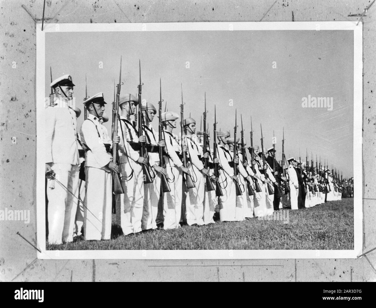 Royal Navy dans les Antilles néerlandaises de l'est. Marines au cours d'un défilé Date: 1940-1942 lieu: Indonésie, Antilles néerlandaises de l'est mots clés: Marine, marines, parades, guerre mondiale II Banque D'Images