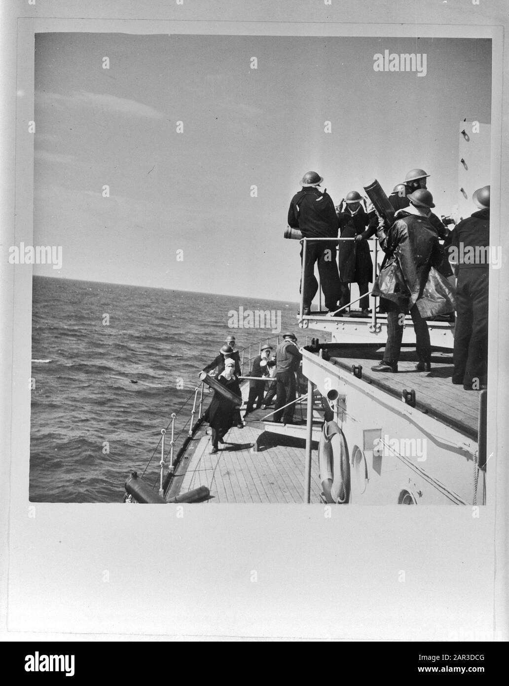 Marine [Marine] Anefo série Londres Cannonneerboat Hr. Mme Dan. Flores participe à l'invasion de la France. Équipage en action Date: 1944 lieu: France, Normandie mots clés: Équipages, artillerie, marine, navires de guerre, seconde Guerre mondiale Banque D'Images