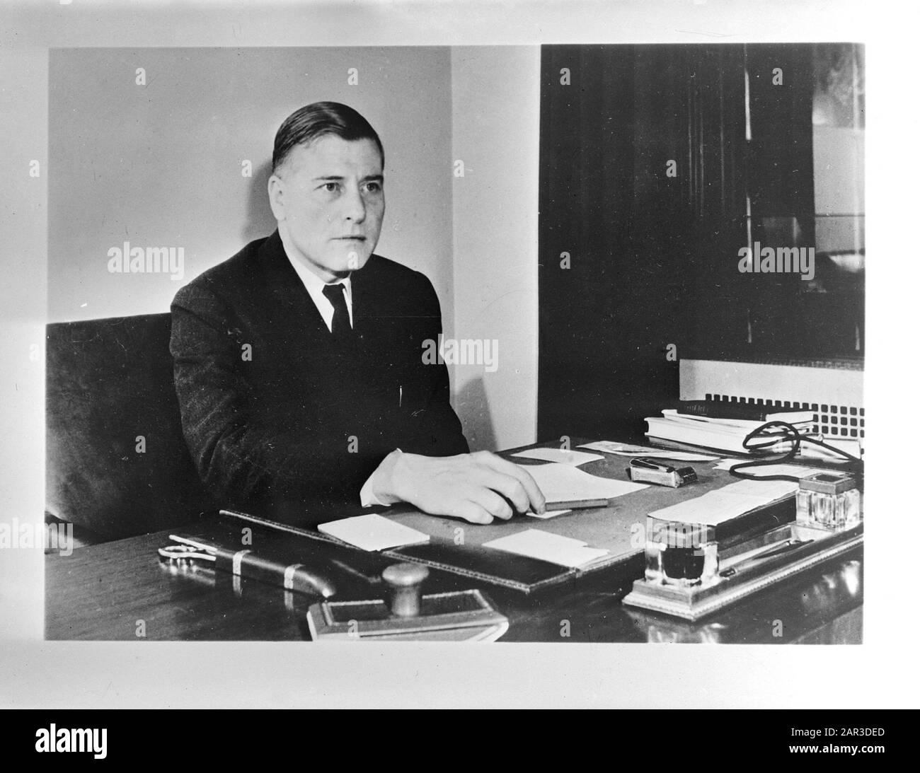 Hendrik Bos, Conseiller À La Ligue Néerlandaise De Chungking (Chine, 1944) Annotation : Repronegative. Né à Egmond le 30 janvier 1897 Date : 1944 mots clés : diplomates, portraits, seconde Guerre mondiale Nom personnel : BOS, Hendrik Banque D'Images