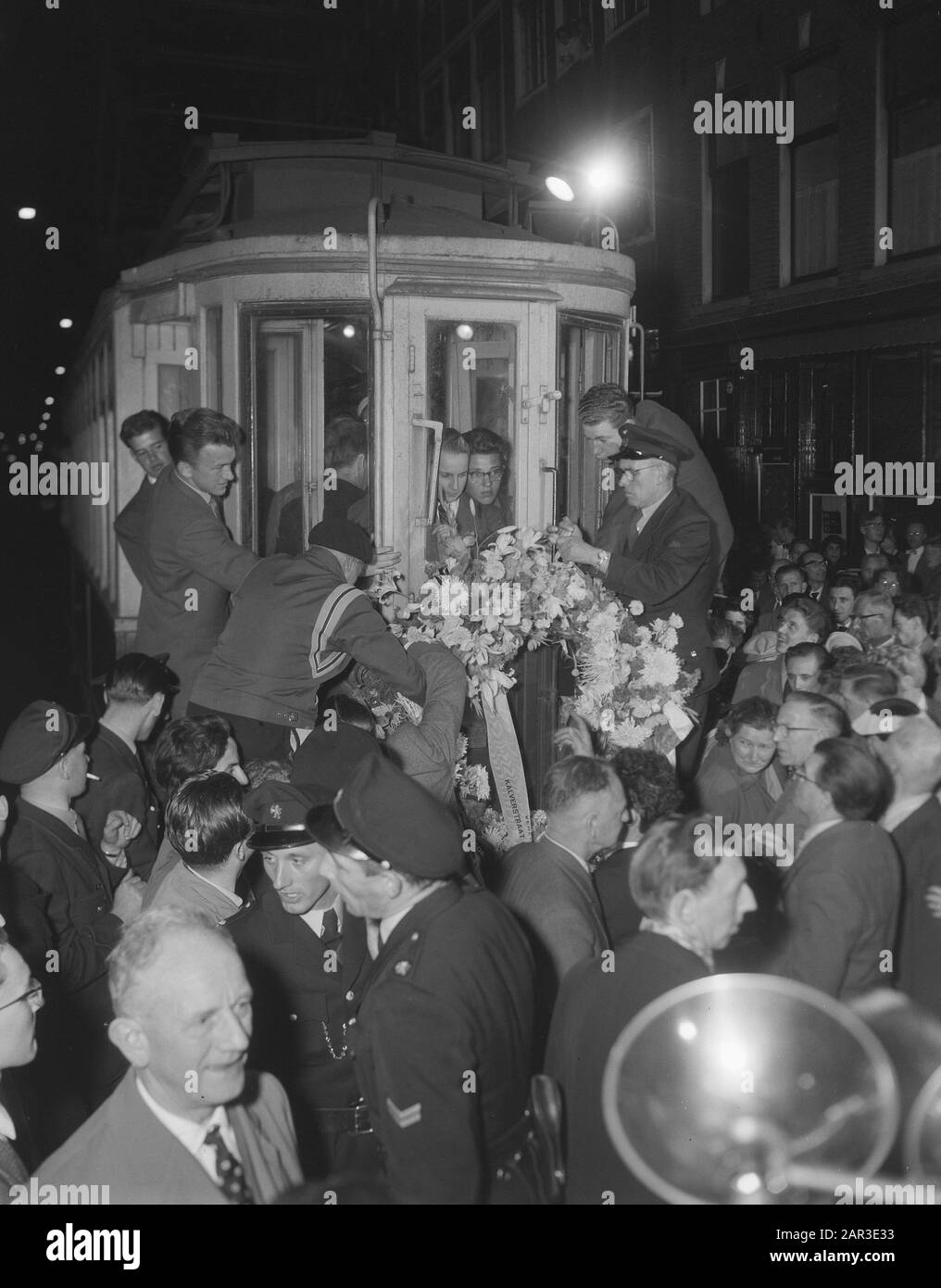 Dernier trajet du tramway de Haarlem à Zandvoort/tramway bleu Date : 31 août 1957 lieu : Noord-Holland, Zandvoort mots clés : trams, manèges Nom personnel : Spuistraat Institutionname: KNZHRM Banque D'Images