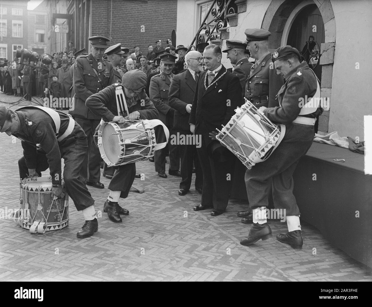 Régiment D'Infanterie Lourde Chasse À Grave Général Major C.d. Toet Date: 30 mars 1951 lieu: Grave mots clés: INFANTORY, RÉGIMENTS Nom du personnel: C.D. Toet Banque D'Images