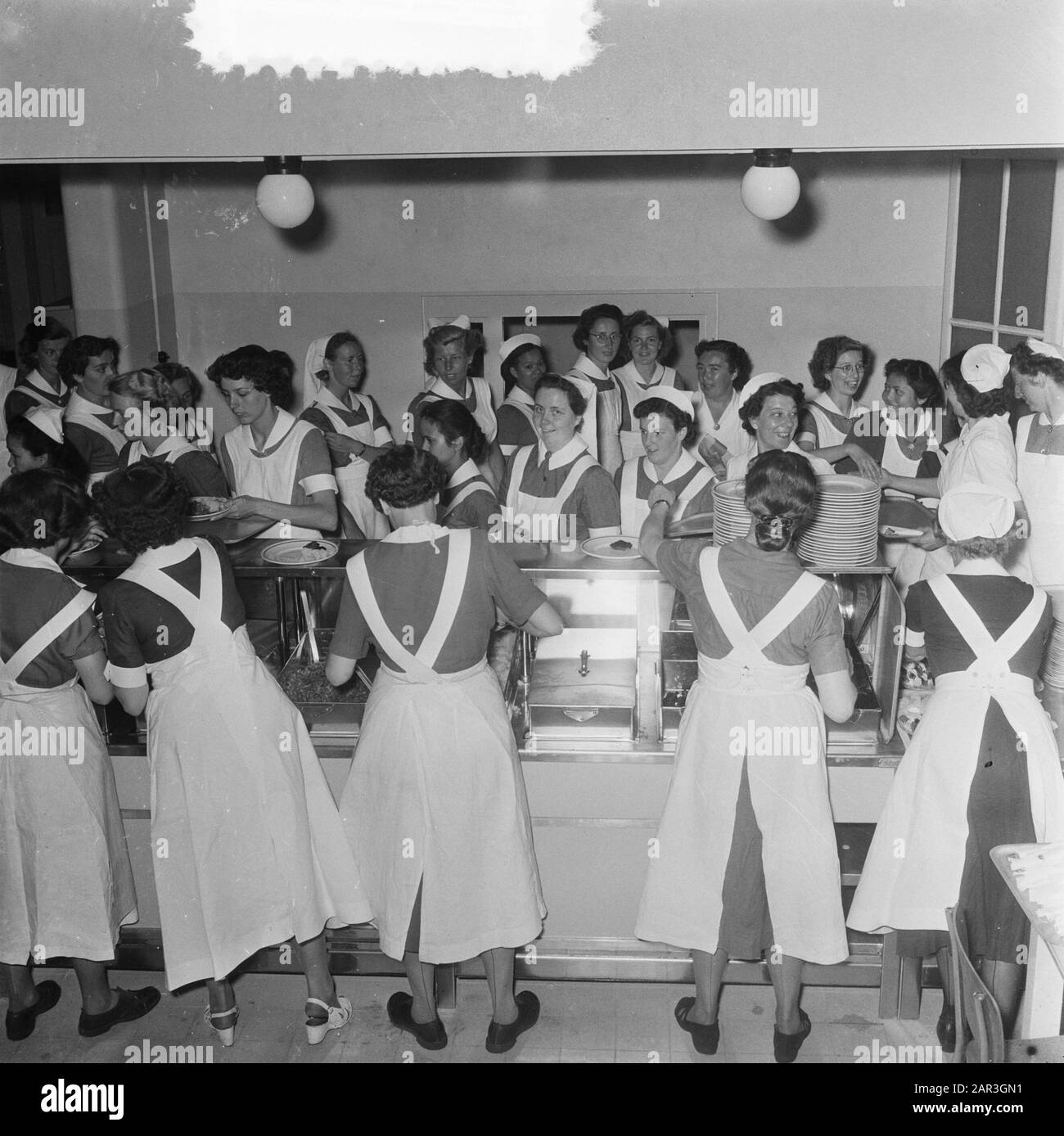 Nouvelle salle à manger et cafétéria Wilhelmina Guest House Date: 9 July 1952 Nom de l'établissement: Wilhelmina Guest House Banque D'Images