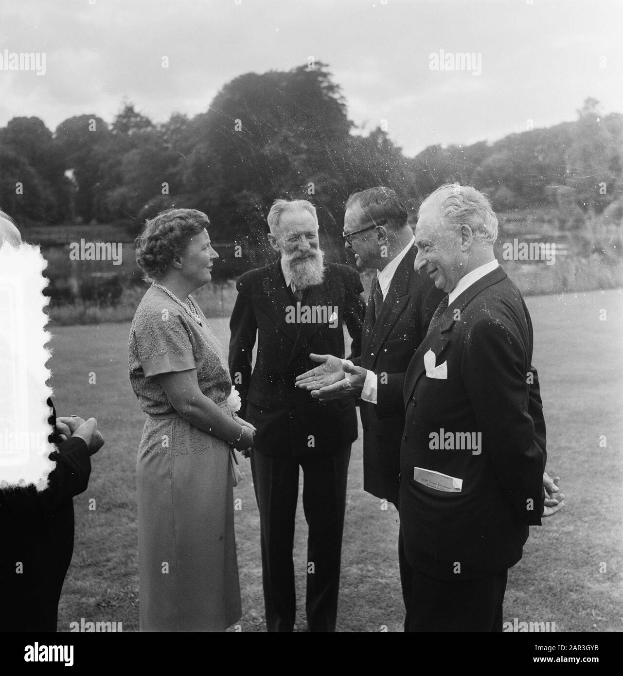 Brume de Soestdijk et dir. Du musée. Congr. À H. M. Date: 23 juillet 1952 lieu: Soestdijk, Utrecht Nom personnel: Juliana, Reine Banque D'Images