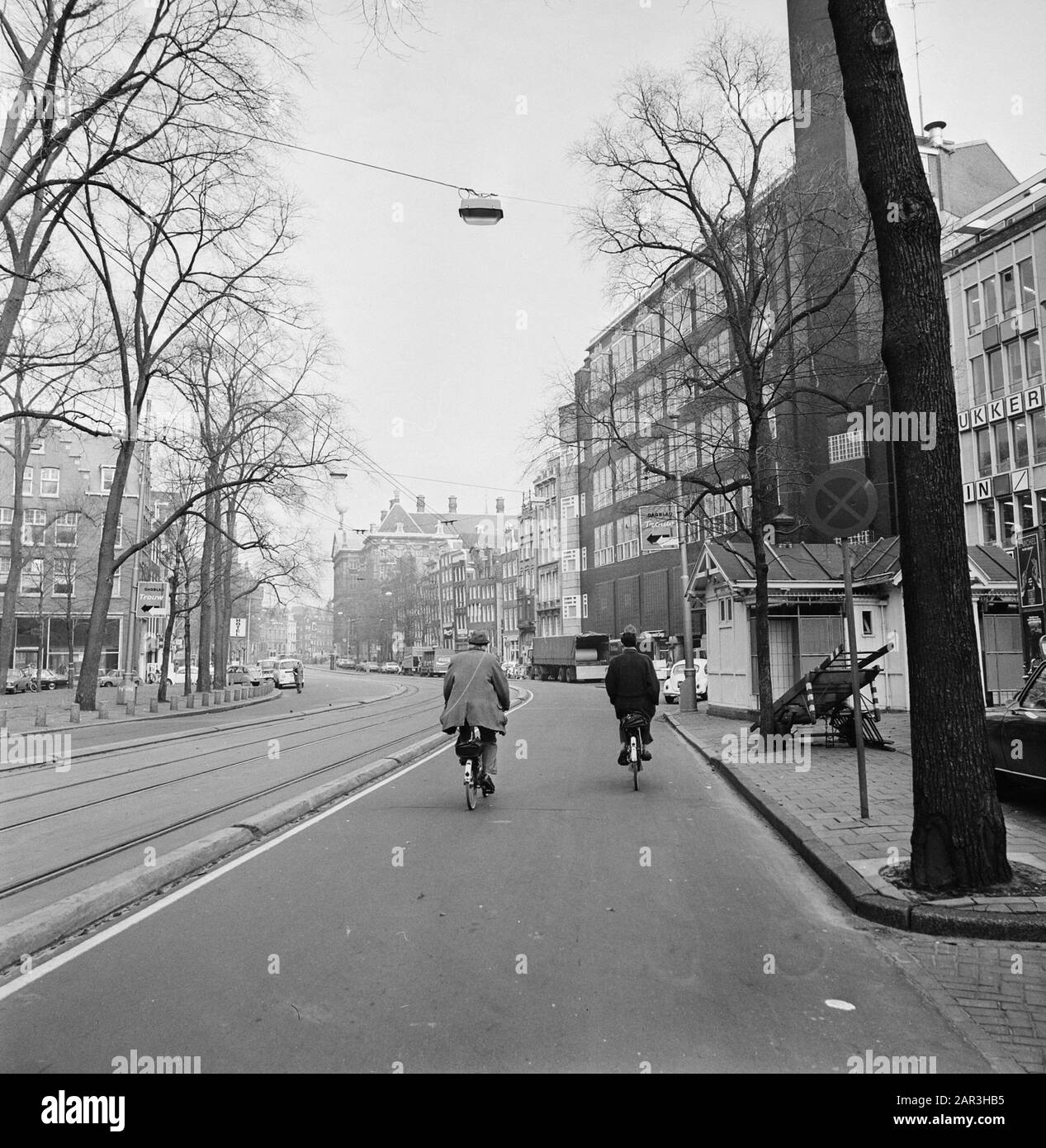 Vue sur la ville d'Amsterdam (commandé Amsterdam Book), vue sur Nieuwe Zijdsvoorburgwal (près du bâtiment Telegraaf) Date: 8 novembre 1974 lieu: Amsterdam, Noord-Holland mots clés: Cityscapes Nom de l'établissement: Telegraph Banque D'Images