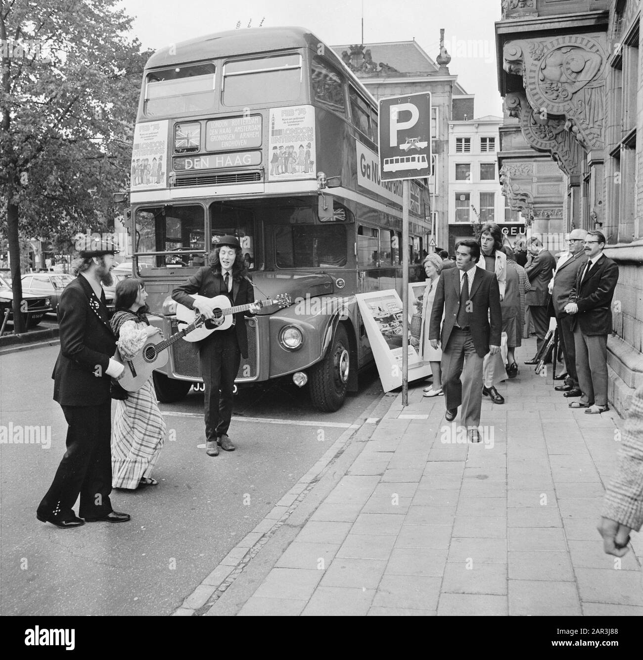 London double-decker bus à la Haye pour promouvoir le tourisme Date : 25 septembre 1973 lieu : la Haye, South Holland mots clés : Tourisme Banque D'Images