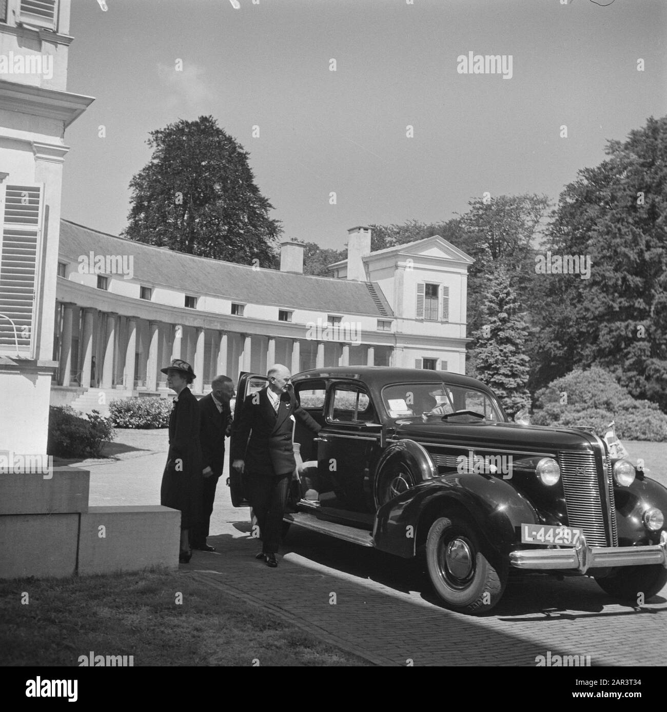 Princesse d'anniversaire Irene. Reportage de la fête du jardin des enfants Palais Soestdijk reportage de la fête du jardin des enfants palais soestdijk Date: 1945 mots clés: Maison royale, deuxième guerre mondiale Nom de l'institution: Paleis Soestdijk Banque D'Images