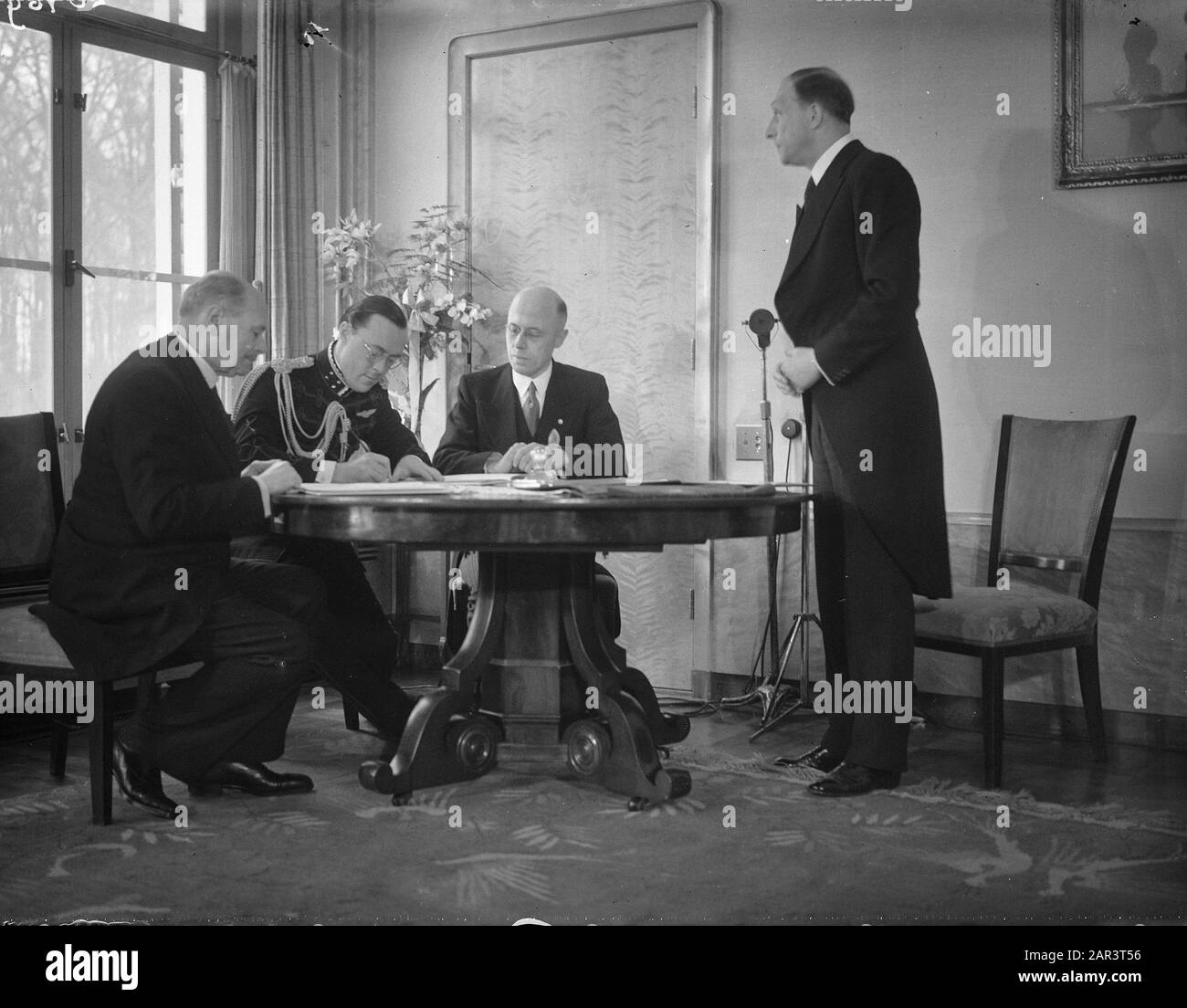 Certificat de naissance Banque d'images noir et blanc Alamy