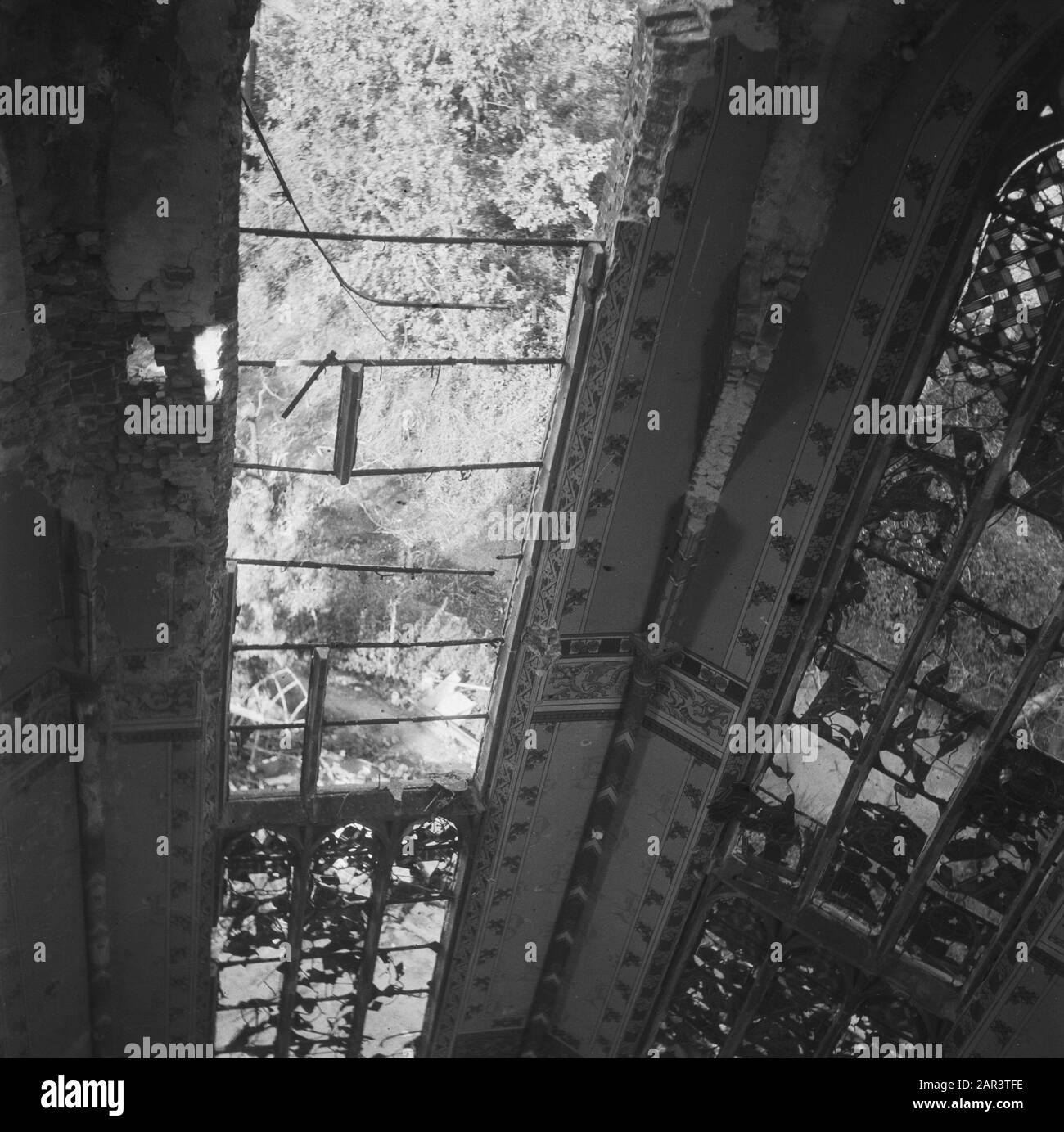 Dévastation: Bemmel e.O. Vitraux colorés d'une église [église R.K. à Bemmel?] Date: 1945 lieu: Bemmel mots clés: Dévastation Banque D'Images