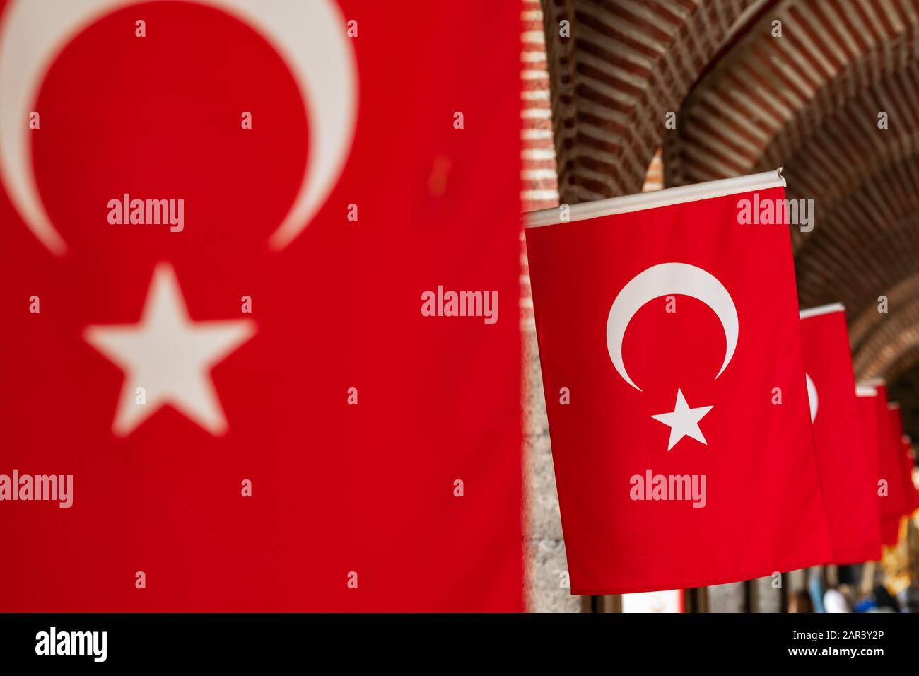 De nombreux drapeaux nationaux turcs sur le mur Banque D'Images