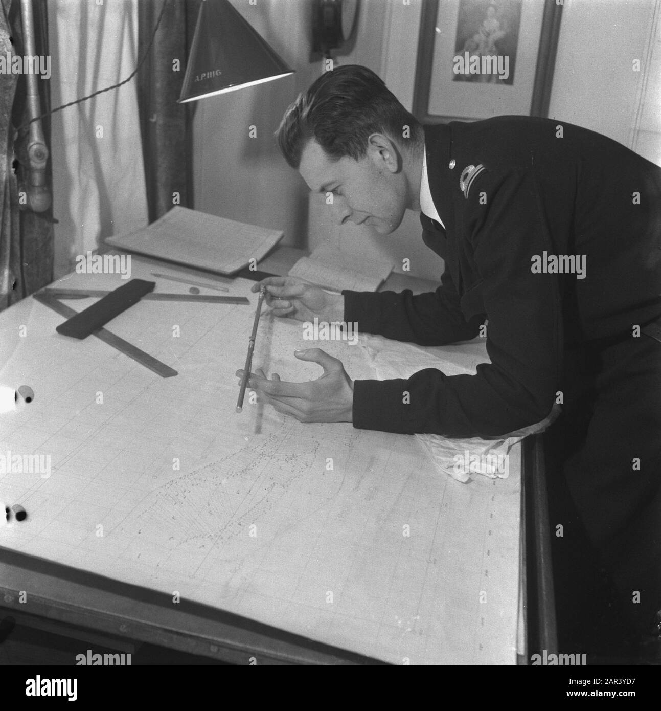 Travaux sur l'Hydrographe Date: 7 mars 1946 mots clés: Hydrographie, marine, marine, marine, navires Nom personnel: L'hydrographe Banque D'Images