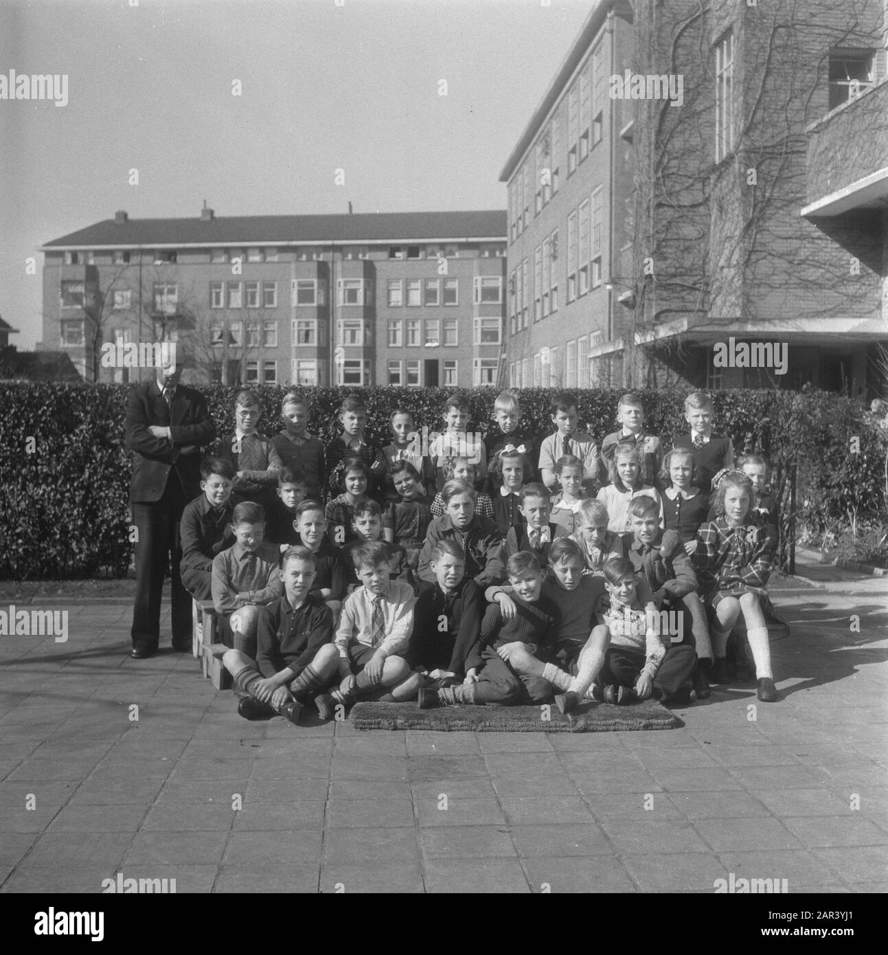Klassefoto Olympiasschool Amsterdam Date : 26 mars 1946 lieu : Amsterdam mots clés : portraits de groupe, élèves, écoles Banque D'Images