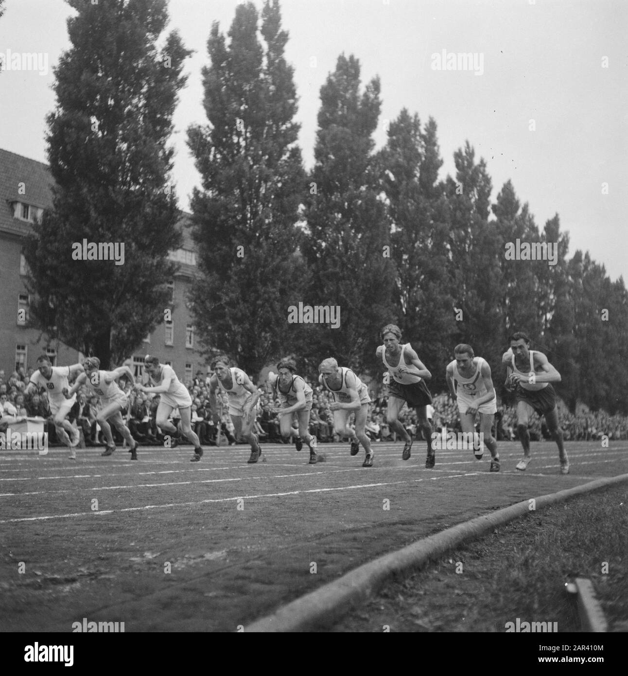 Compétition internationale d'athlétisme sur la piste du cinder Date : 15 juillet 1946 mots clés : compétition d'athlétisme Banque D'Images