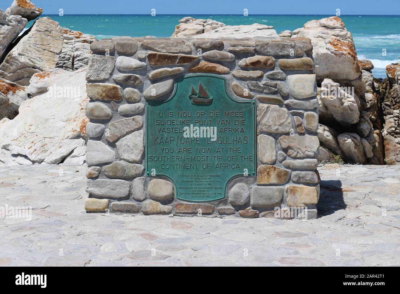 Cap l'AGULHAS, AFRIQUE DU SUD - avril 04, 2019: La pointe la plus au sud du monument de l'Afrique, C'est une attraction touristique populaire en Afrique du Sud. Banque D'Images