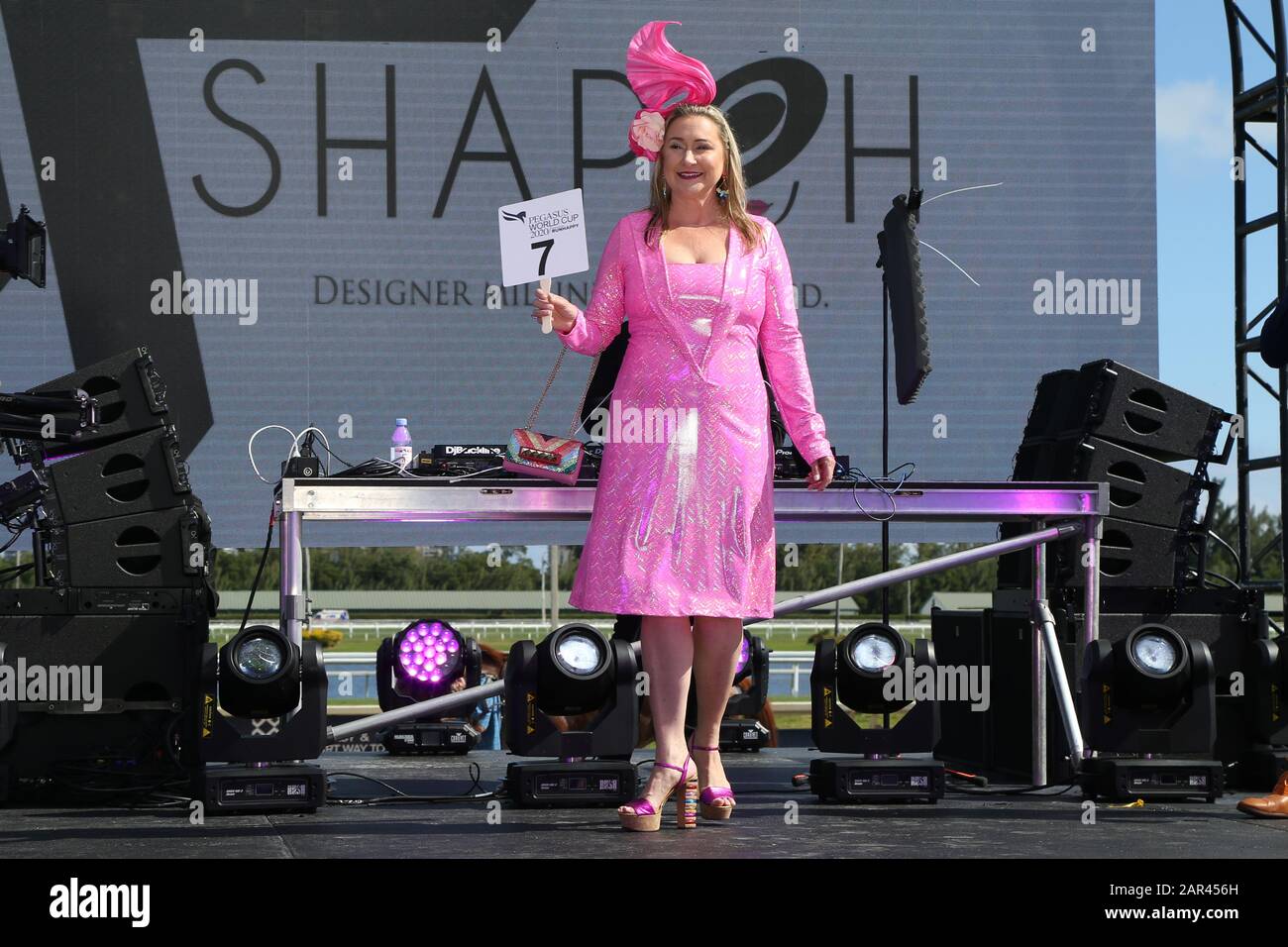 Hallandale BEACH, FL - 25 JANVIER : les clients assistent à la série sur invitation du championnat du monde de la coupe Pegasus 2020 au parc Gulfstream le 25 janvier 2020 à Hallandale, en Floride. Personnes: Invités Banque D'Images