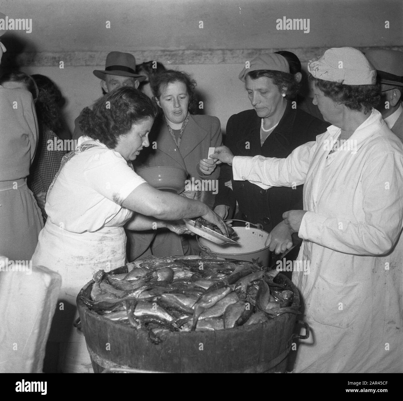 Trois octobre Leiden hareng en wittebrood Date : 3 octobre 1951 lieu : Leiden, Zuid-Holland Banque D'Images Trois octobre Leiden hareng en wittebrood Date : 3 octobre 1951 lieu : Leiden, Zuid-Holland Banque D'Images