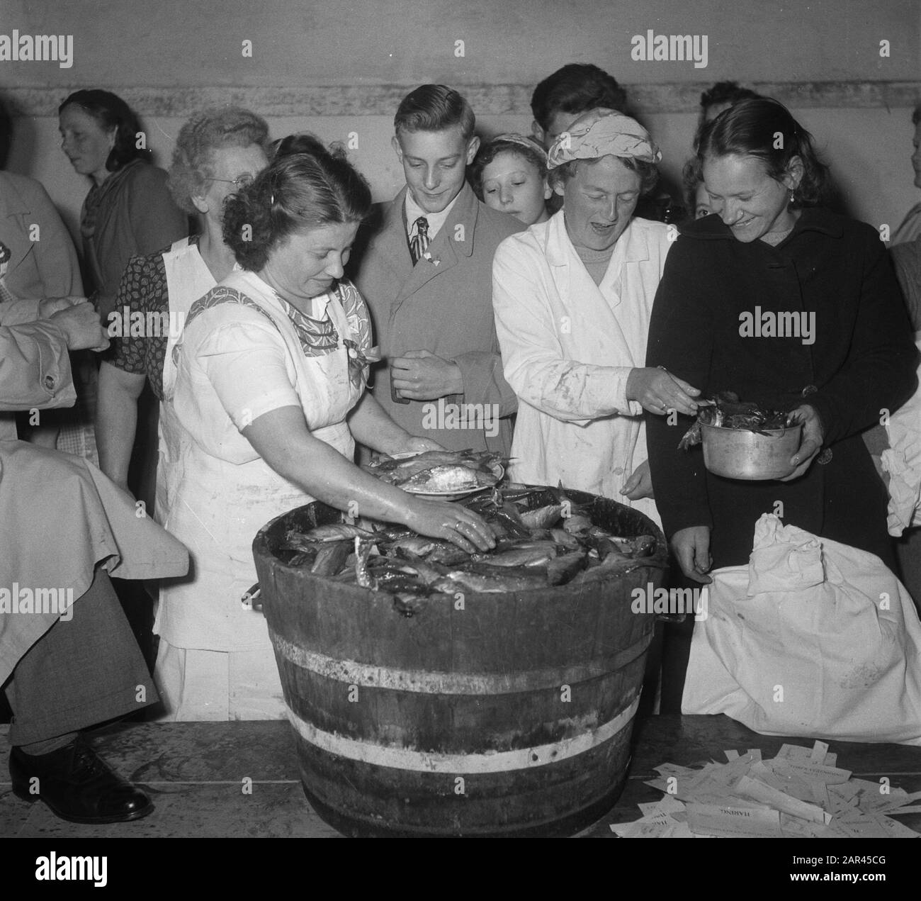 Trois octobre Leiden hareng en wittebrood Date : 3 octobre 1951 lieu : Leiden, Zuid-Holland Banque D'Images Trois octobre Leiden hareng en wittebrood Date : 3 octobre 1951 lieu : Leiden, Zuid-Holland Banque D'Images