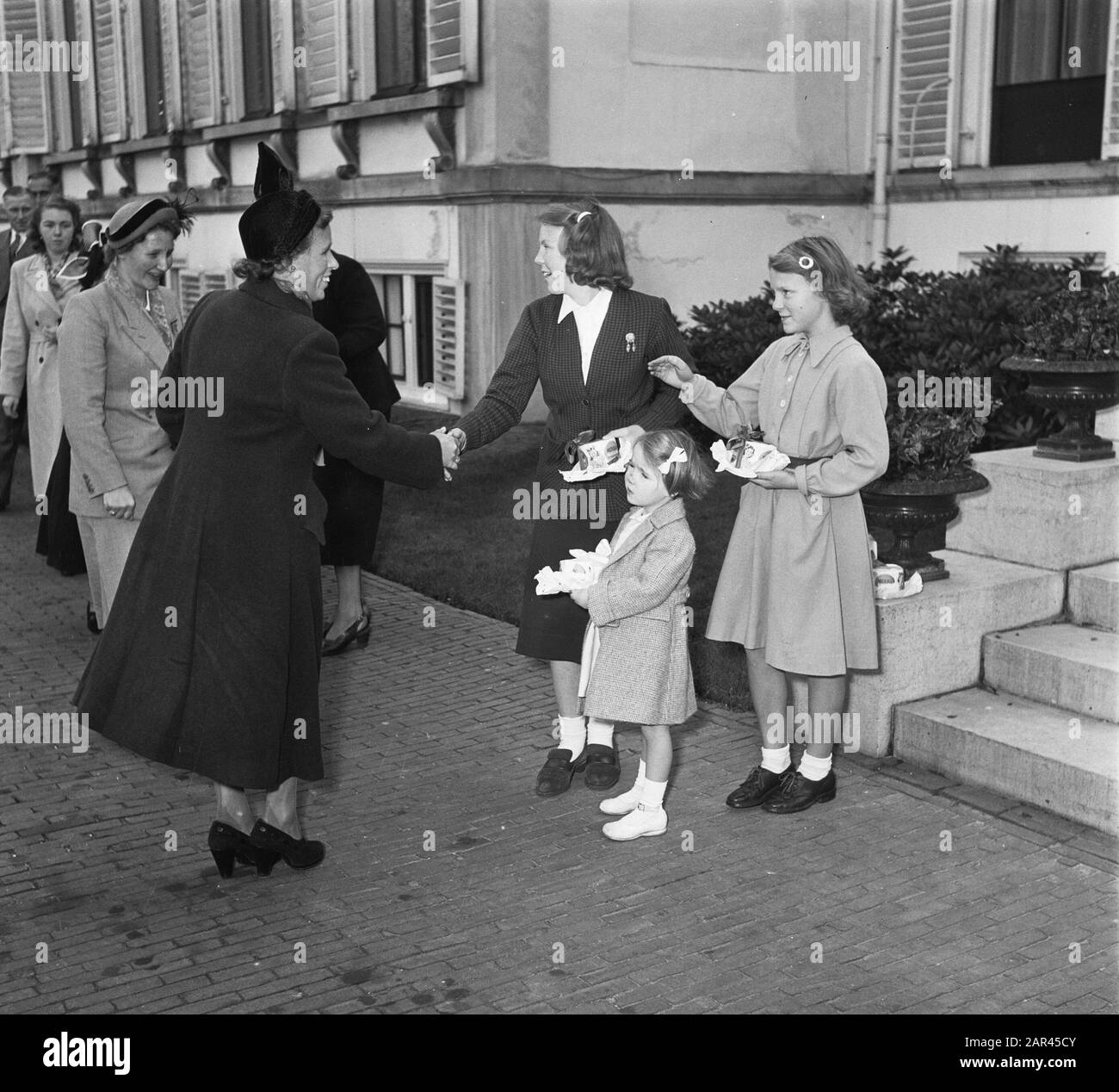 Reçu Soestdijk Gymnasium SSS et Wilhelmus de Sliedrecht Date: 3 octobre 1951 lieu: Soestdijk, Utrecht mots clés: Receipings, WILHELMUS Nom de l'institution: Wilhelmus Banque D'Images