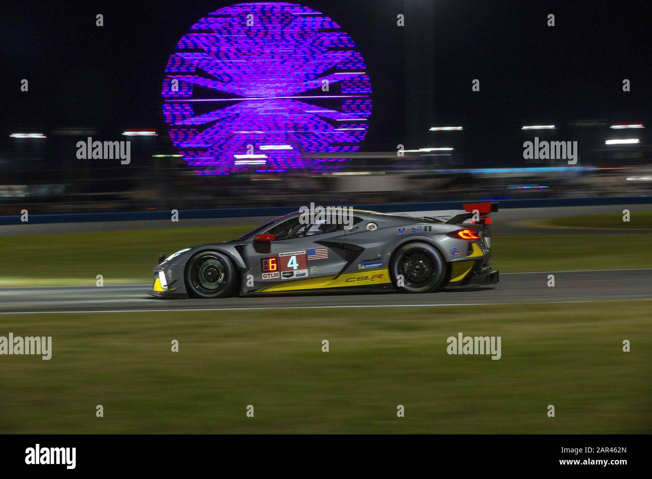 Daytona Beach, Floride, États-Unis. 25 janvier 2020. La Corvette Racing Corvette C8.R courses de voiture pour la position pour le Rolex 24 À Daytona International Speedway à Daytona Beach, en Floride. (Image De Crédit : © Logan Arce/Asp) Banque D'Images