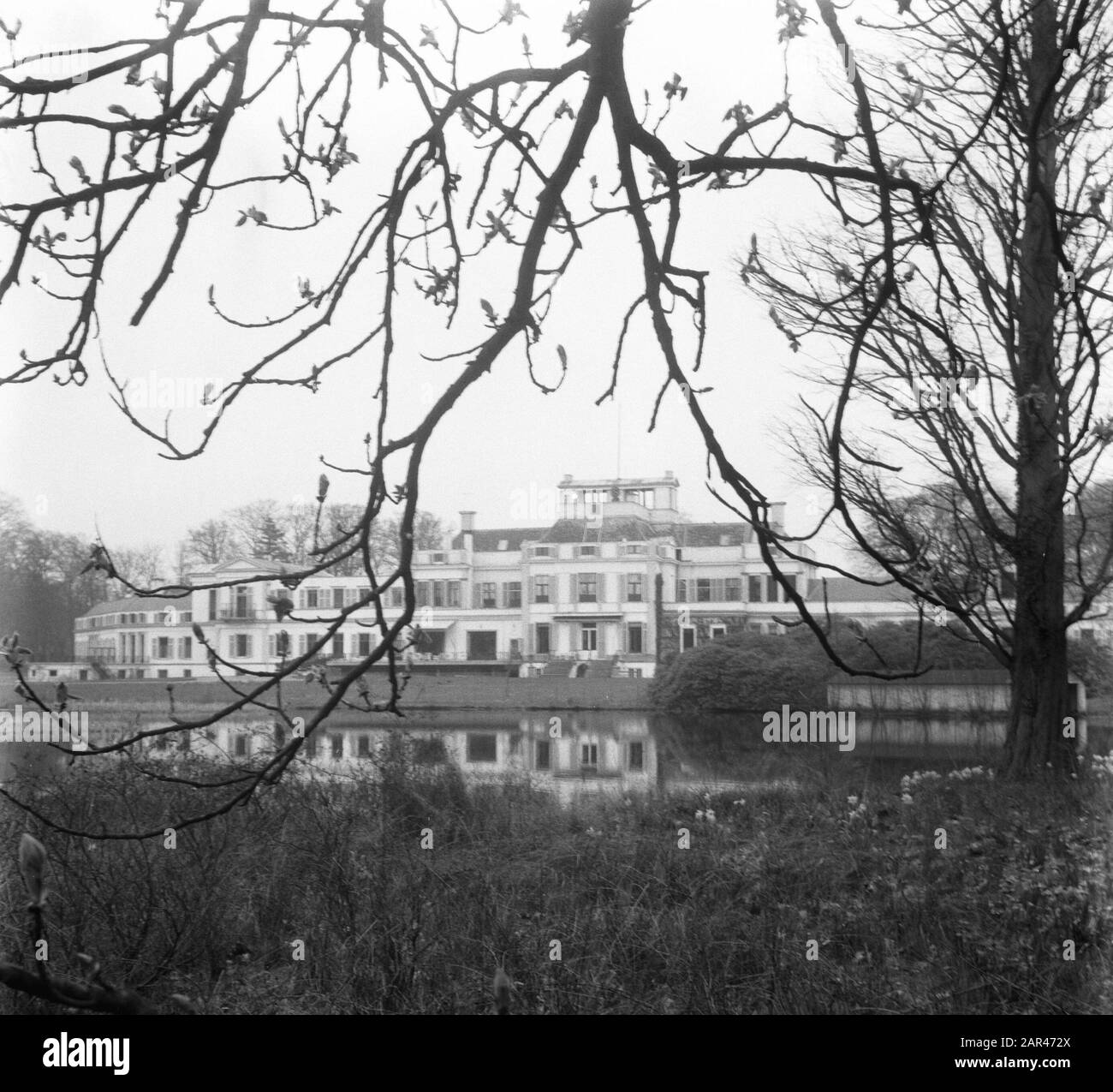 Soestdijk Boy Scout Saxons Heitje voor A chore Princess Beatrix et Irene pay Quarters Date: 12 avril 1952 lieu: Soestdijk, Utrecht mots clés: Boy Scout Banque D'Images