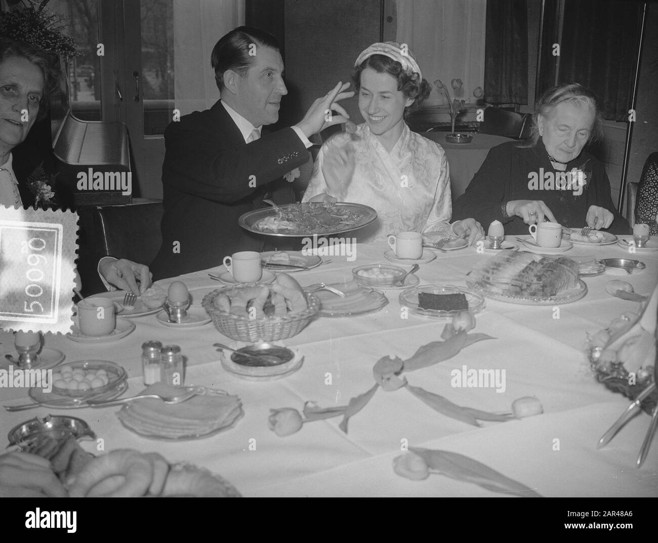 Reportage De Mariage Riemvis Vondelstraat 58 Amsterdam Date : 8 Mars 1952 Lieu : Amsterdam, Noord-Holland Mots Clés : Mariages Banque D'Images