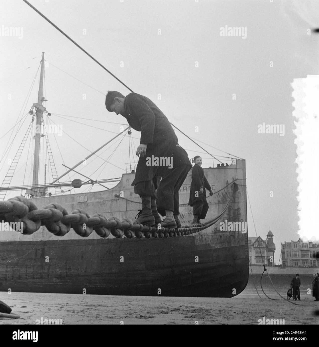 Cargo tunisien Carthage sur la plage de Scheveningen Date : 19 février 1953 lieu : Scheveningen, Hollande-Méridionale mots clés : accidents, navigation, navires, épaves Banque D'Images
