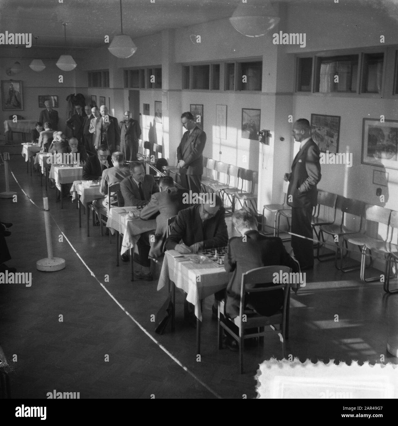 Ouverture des championnats d'échecs quartier général de la police cantine Date: 5 avril 1954 mots clés: Ouvertures, POLICE, cantines, championnats d'échecs Nom personnel: HEADOFE Banque D'Images