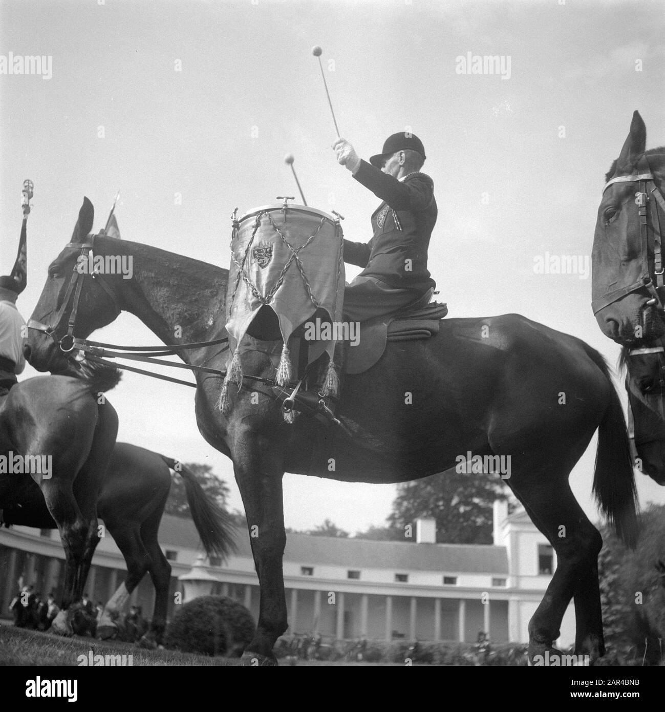 Partis d'équitation Princesses à cheval Date: 19 septembre 1947 mots clés: Princesses, cavaliers Banque D'Images