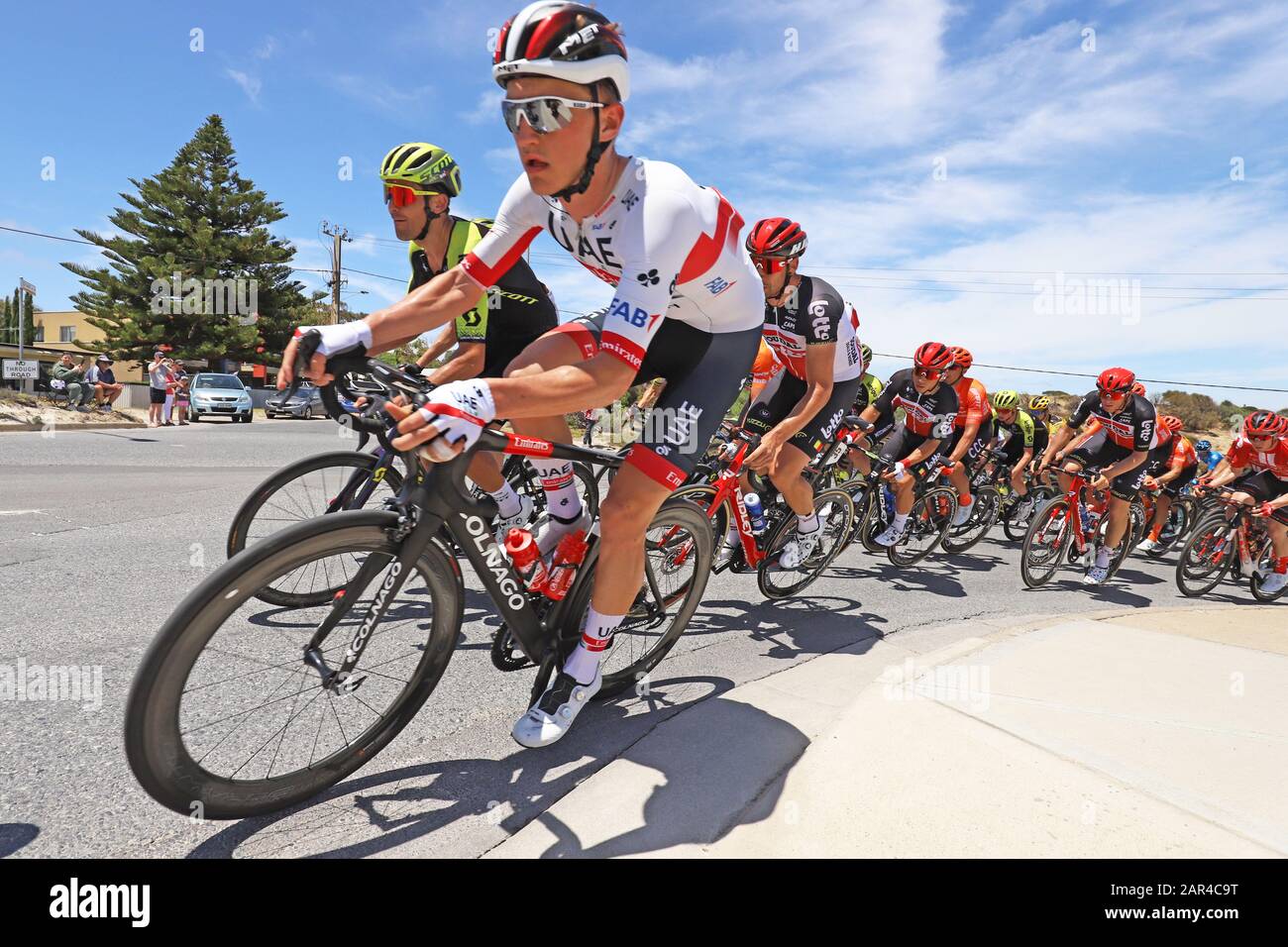 Aldinga, Adélaïde, Australie. 26 Janvier 2020. Pilotes en compétition sur la scène 6 de la tournée Vers Le Bas Sous la course à vélo pendant qu'il traverse la plage d'Aldinga. Crédit: Russell Mountford/Alay Live News. Banque D'Images