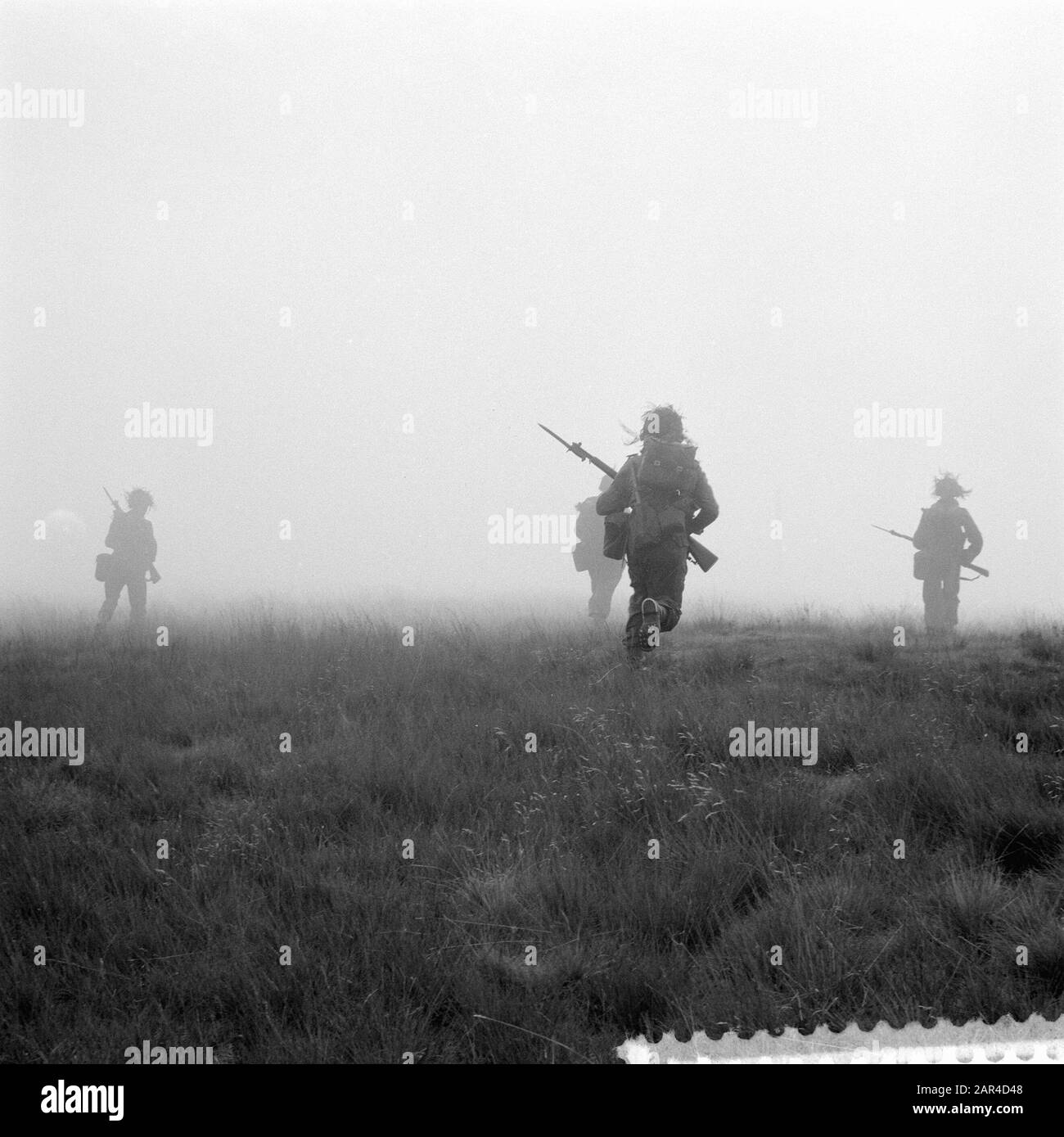 Exercice militaire de trois jours pour le 43ème régiment d'infanterie du camp de résine. Infanterie en action Date: 30 juillet 1957 lieu: Harskamp mots clés: Action, Infantry, exercices Banque D'Images