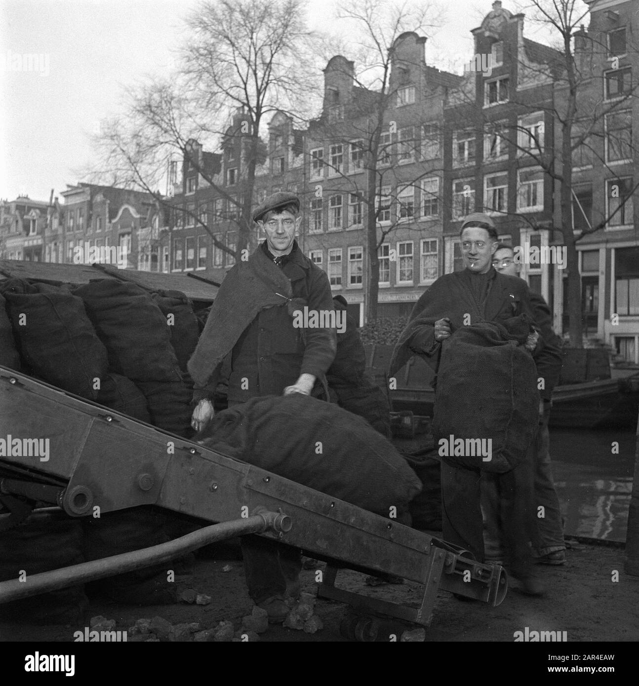 Reportage Charbon Date: 15 Décembre 1945 Mots Clés: Combustibles Banque D'Images