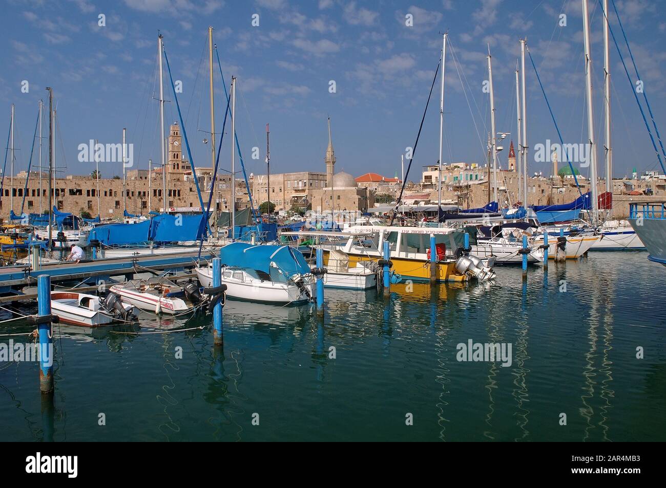 Port ACCO et vue sur la vieille ville. Israël Banque D'Images