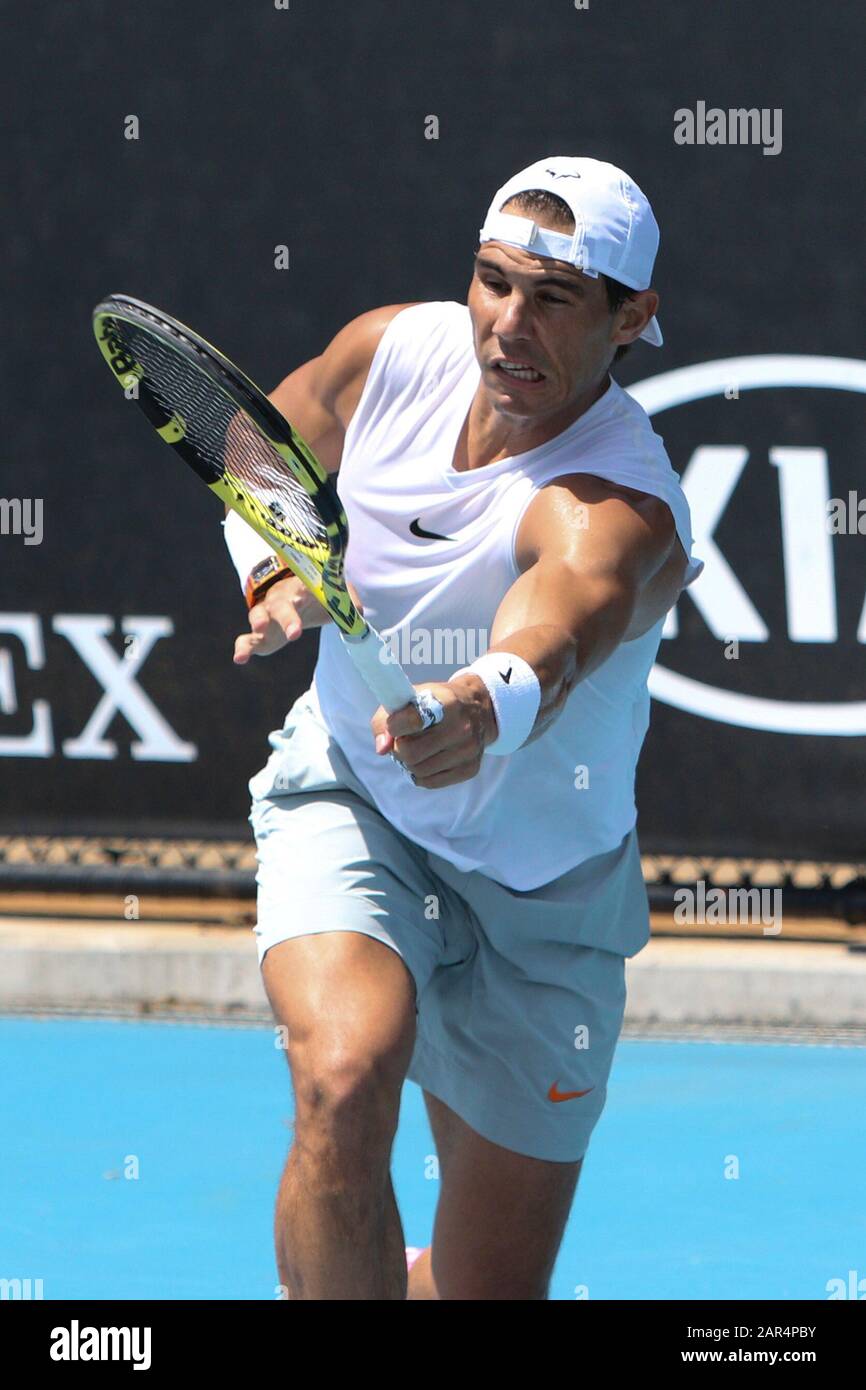 Melbourne Park, Victoria, Australie. 26 janvier 2020. Jour 7 - Rafael Nadal (Espagne) sur les tribunaux de pratique devant une foule énorme. Image Credit: Brett keating/Alay Live News Banque D'Images