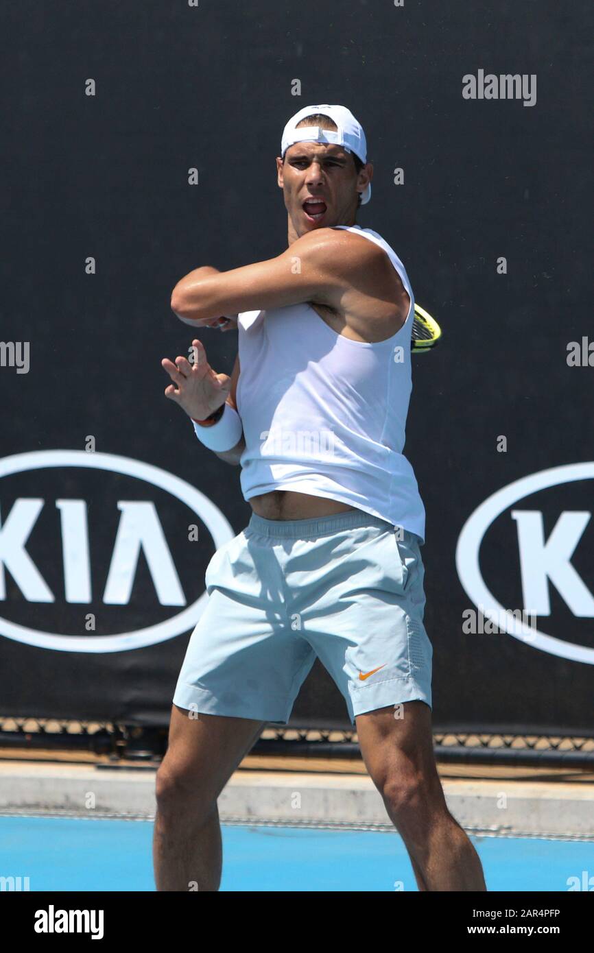 Melbourne Park, Victoria, Australie. 26 janvier 2020. Jour 7 - Rafael Nadal (Espagne) sur les tribunaux de pratique devant une foule énorme. Image Credit: Brett keating/Alay Live News Banque D'Images