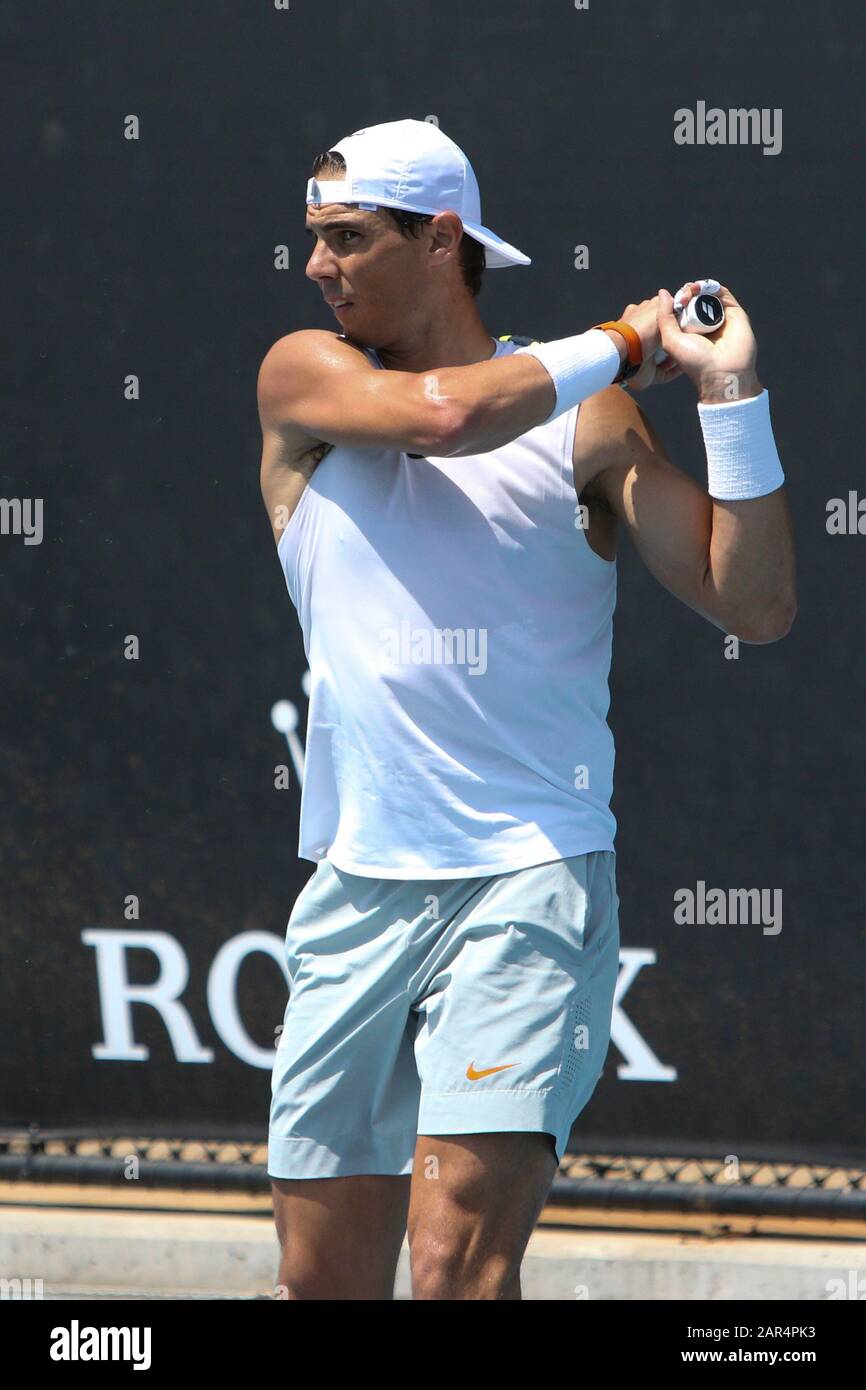 Melbourne Park, Victoria, Australie. 26 janvier 2020. Jour 7 - Rafael Nadal (Espagne) sur les tribunaux de pratique devant une foule énorme. Image Credit: Brett keating/Alay Live News Banque D'Images