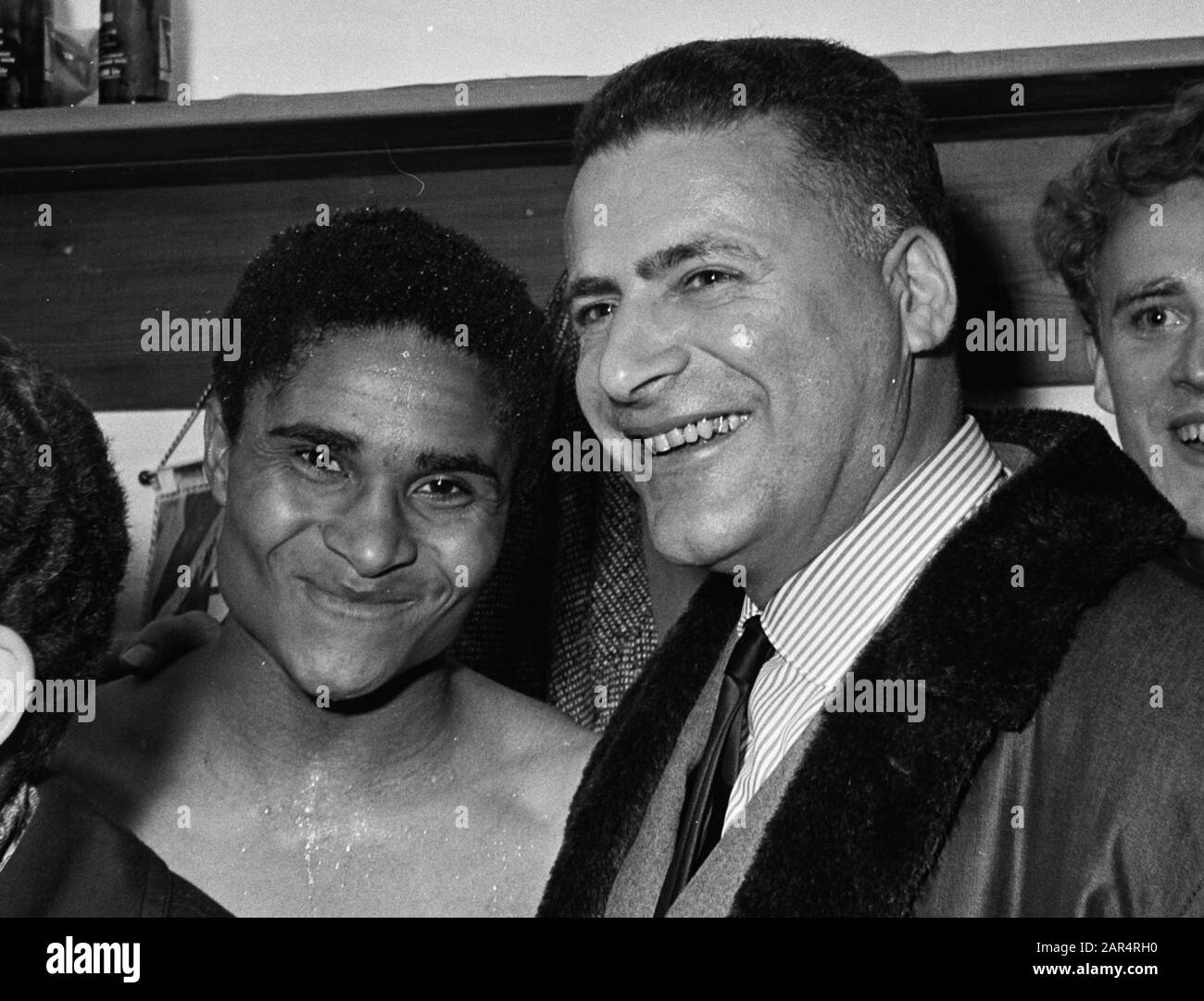Feijenoord contre Benfica 0-0. Eusébio Avec Leo Horn.; Banque D'Images