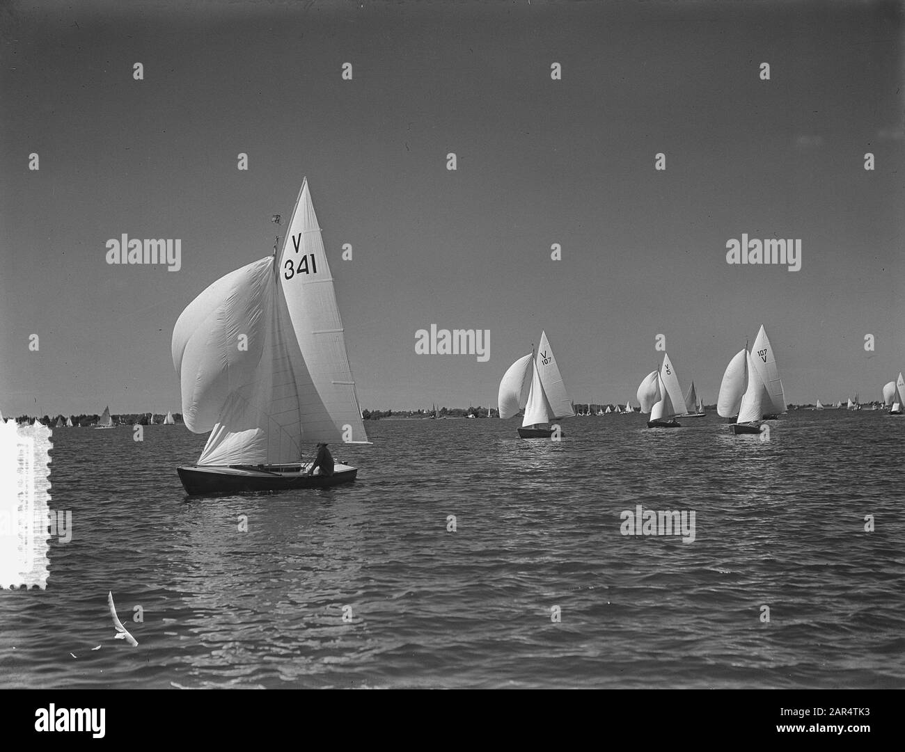 12ème Nieuw-Loosdrechtse Lakes navigation Annotation: Bateaux à voile avec épinards (classe de voile liberté) Date: 8 août 1953 lieu: Loosdrechtse Lakes mots clés: Voile Banque D'Images