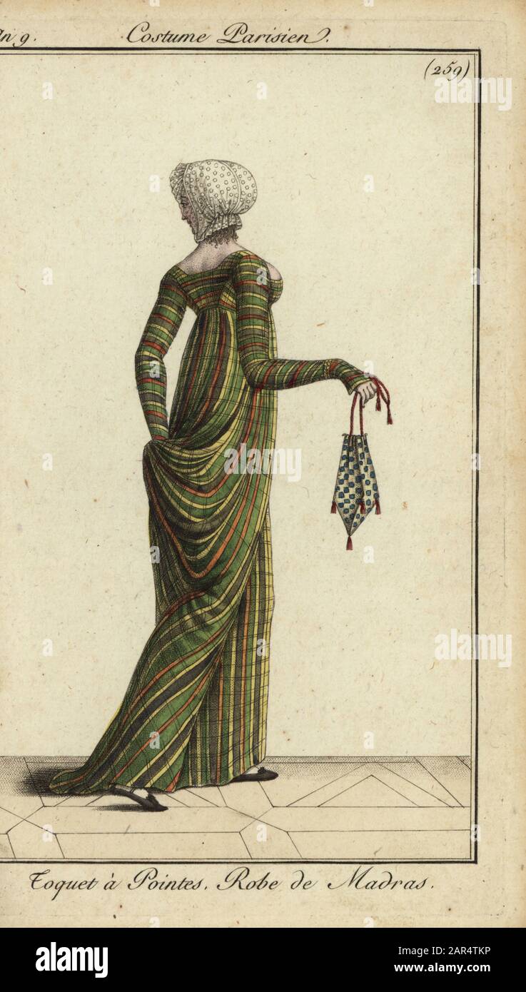 Femme à la mode à Madras, robe à carreaux, 1800. Elle porte un chapeau de toquet avec des lanchets, et une robe à manches longues en coton à carreaux indiens de Madras (maintenant Chennai). Elle porte un sac de réticule ou de ridiculiser avec cordon. Toquet a Points. Peignoir de Madras. Gravure en copperplate de couleur à la main du Journal des modes et Dames de Pierre de la Mesangere, Paris, 1800. Les illustrations du volume 4 étaient Carle Vernet, Bosio, Dutailly et Philibert Louis Debucourt. Banque D'Images