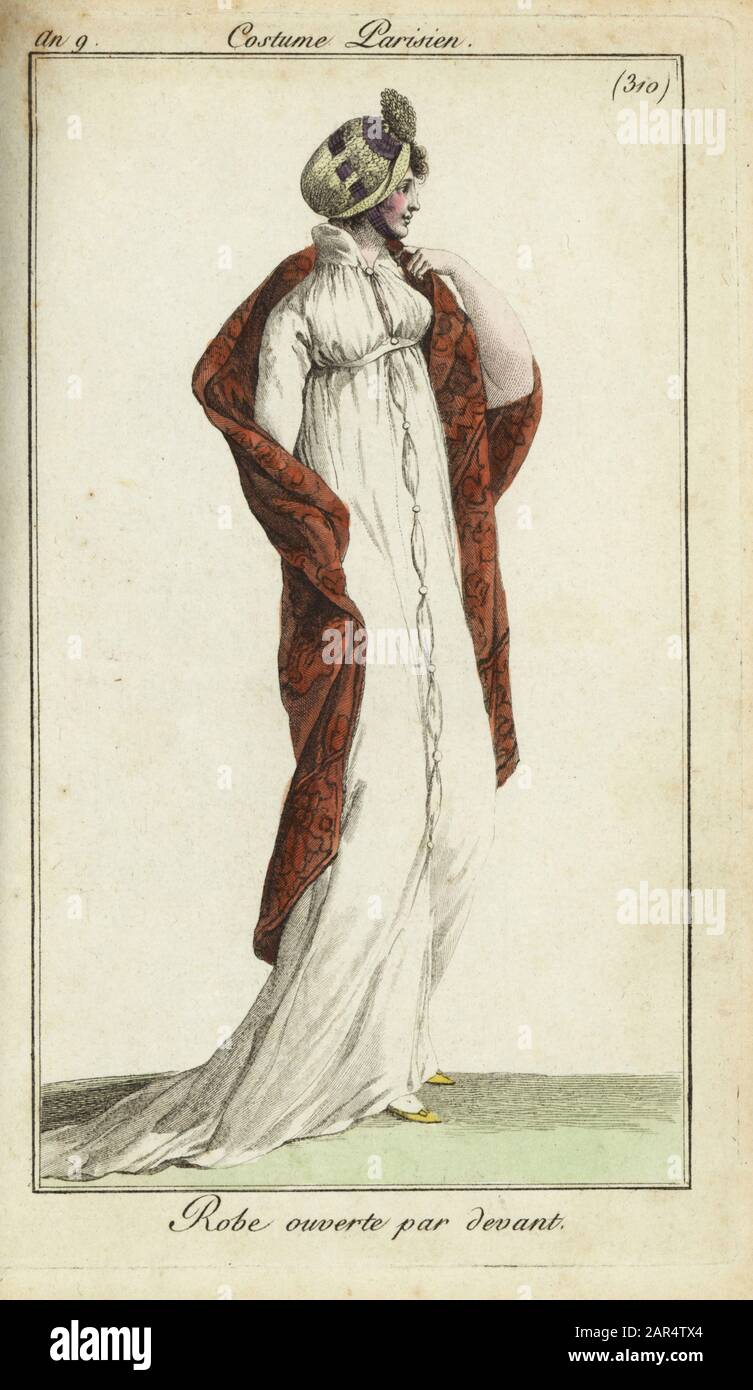Femme à la mode avec chapeau de paille, robe et châle, 1801. Son chapeau de  paille est attaché sous le menton, la robe haute taille est ouverte sur le  devant et attachée
