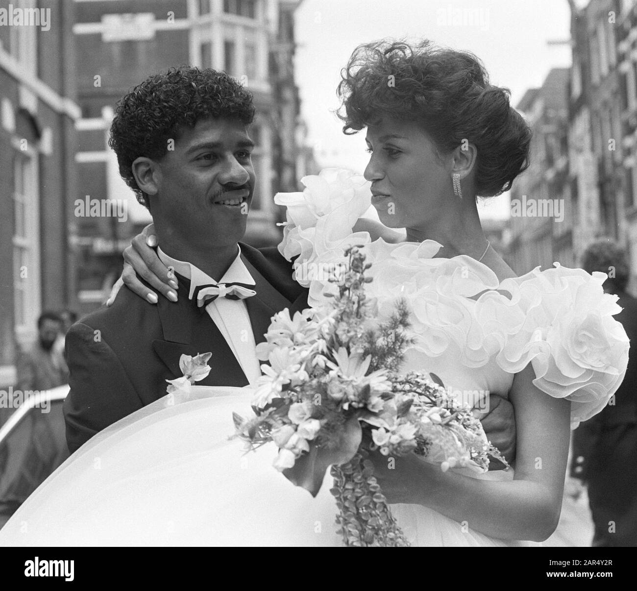 Le Footballeur Frank Rijkaard Épouse Carmen Sandries; Banque D'Images