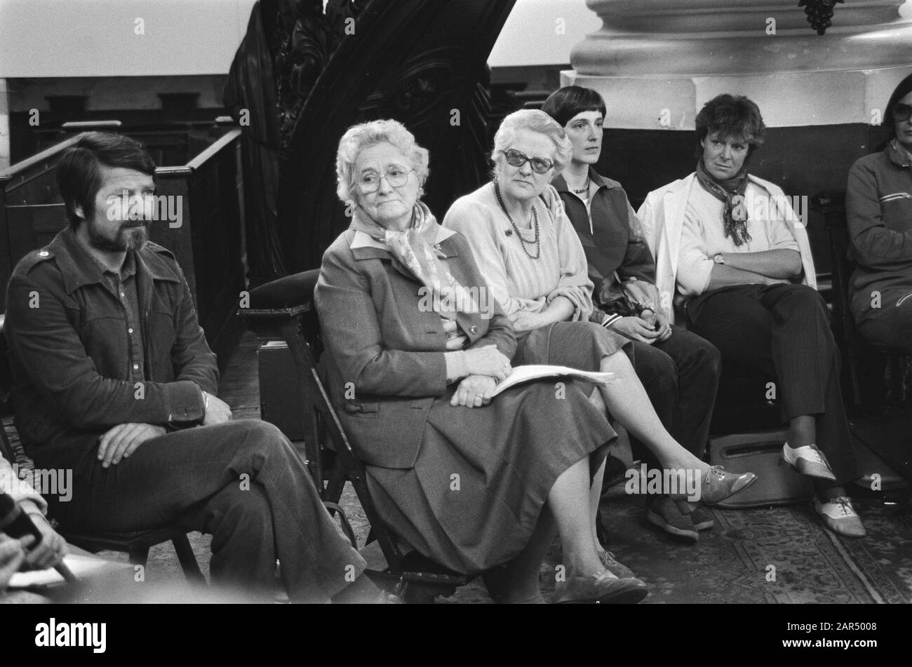La prière et Le Jeûne à Moïse et à Aaron Church à Adam ont commencé comme soutien au peuple d'El Salvador. Irene Joost Koster et mw Klompe Date : 4 avril 1982 lieu : Amsterdam, Noord-Holland mots clés : événements Nom personnel : Irene, princesse Banque D'Images