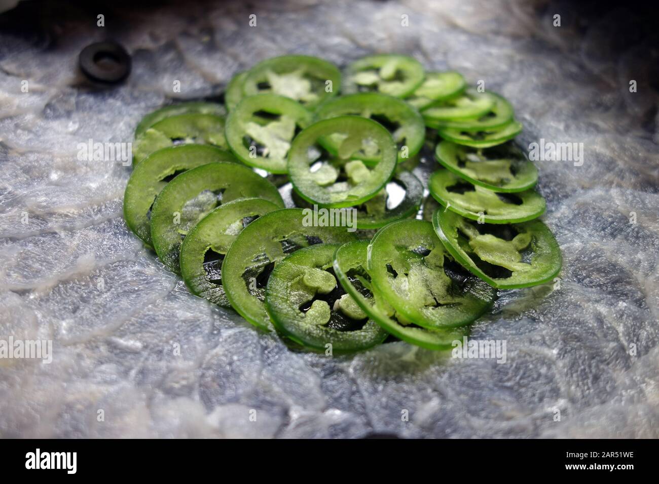 Carpaccio De Poissons Blancs En Fines Tranches Et Finement Découpés Sous Forme De Buffet À L'Azul Beach Resort Hotel, Puerto Morelos, Riviera Maya, Cancun. Banque D'Images