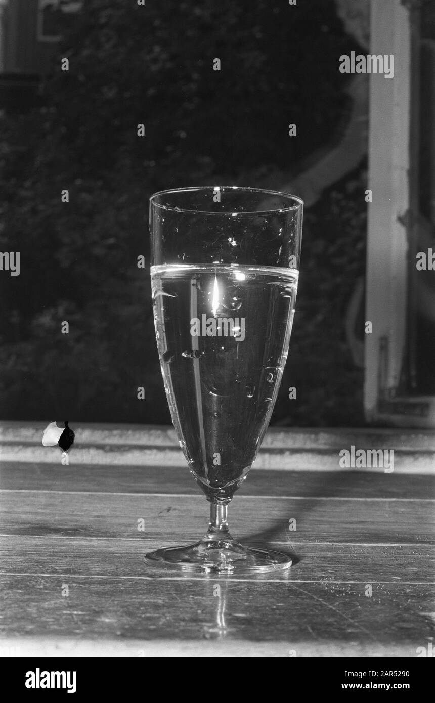 Verre avec cola Date: 29 septembre 1971 Nom De La Personne: Cola Banque D'Images