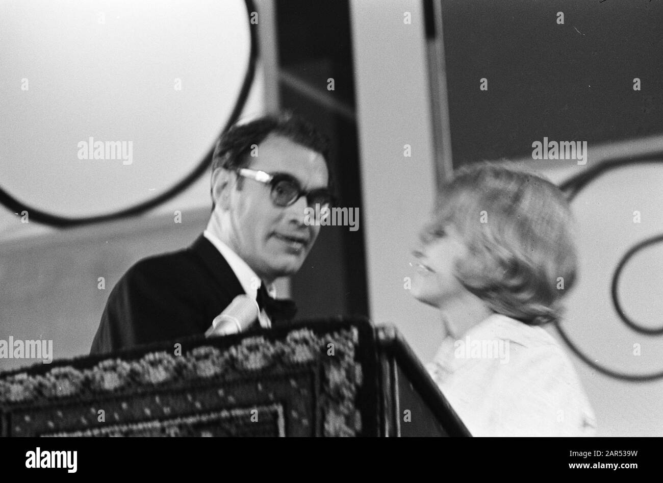 Grand Gala Du Disque Peuplier Au Kurhaus À Scheveningen Marlene Dietrich Date: 12 Octobre 1963 Lieu: Scheveningen, Zuid-Holland Nom Personnel: Dietrich, Marlene Banque D'Images